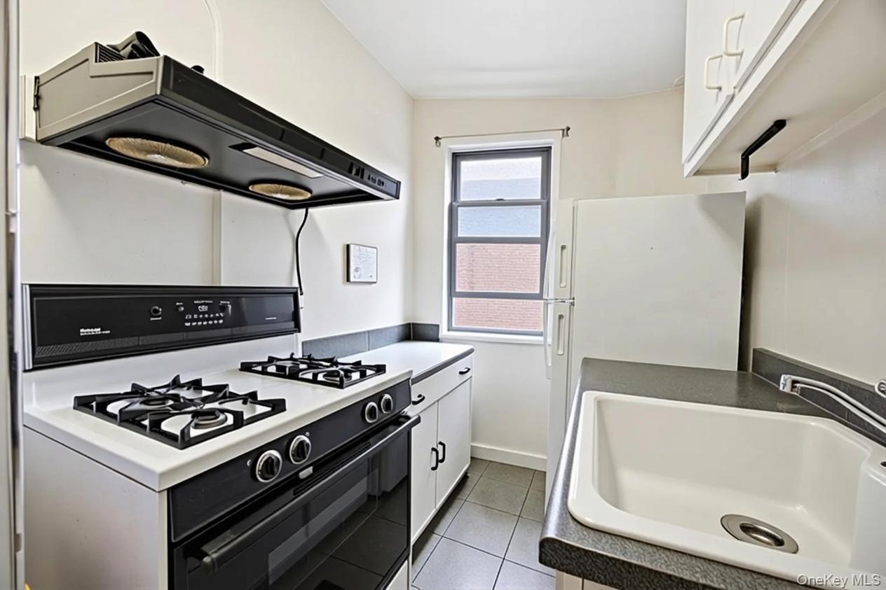 Coop Booth  Queens, NY 11375, MLS-978329-10