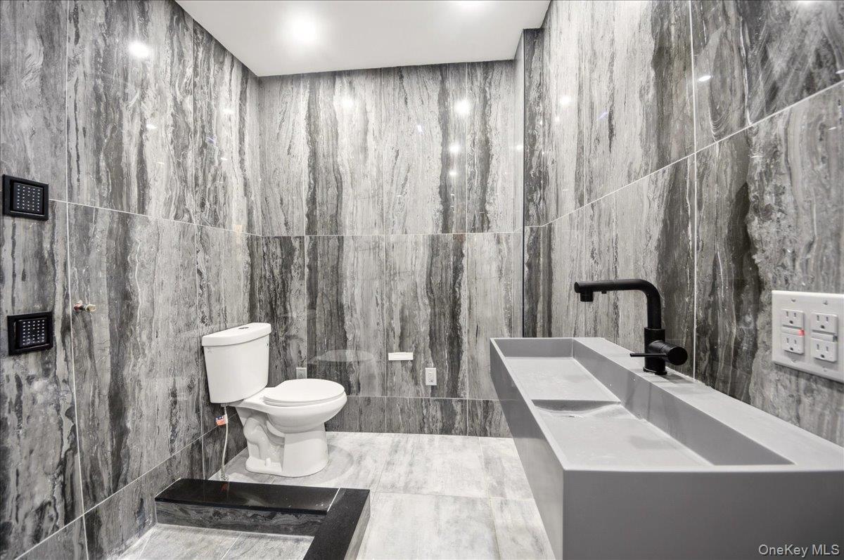 Single Family Greenvale  Westchester County, NY 10703, MLS-978353-6