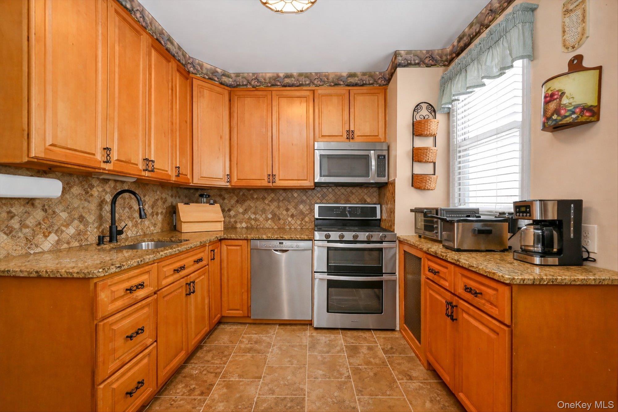 Single Family 64th Queens, NY 11385, MLS-978374-6