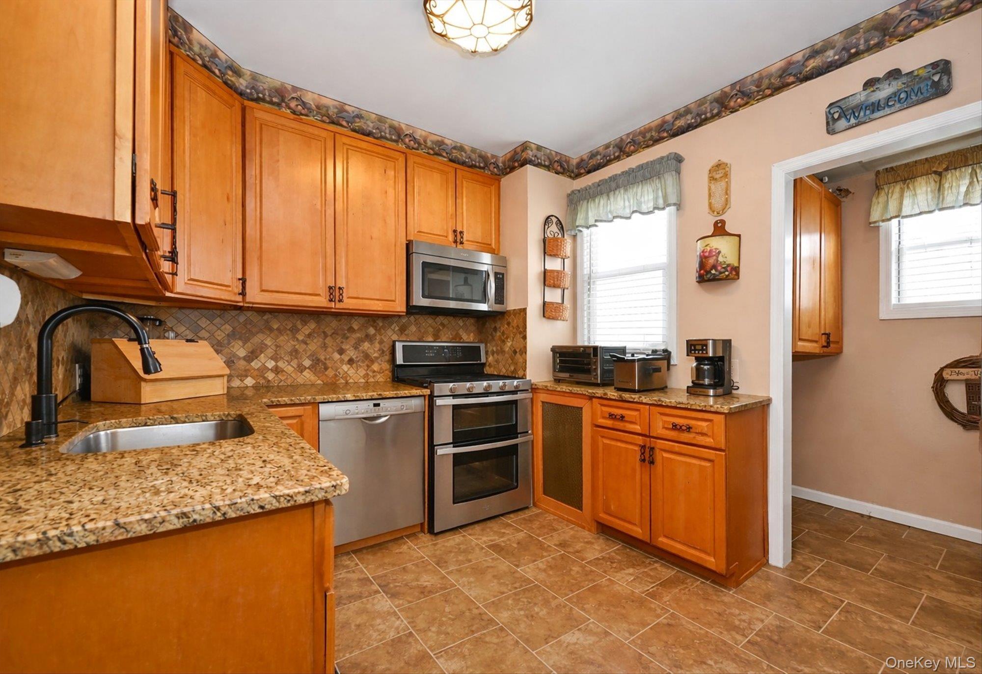 Single Family 64th Queens, NY 11385, MLS-978374-7