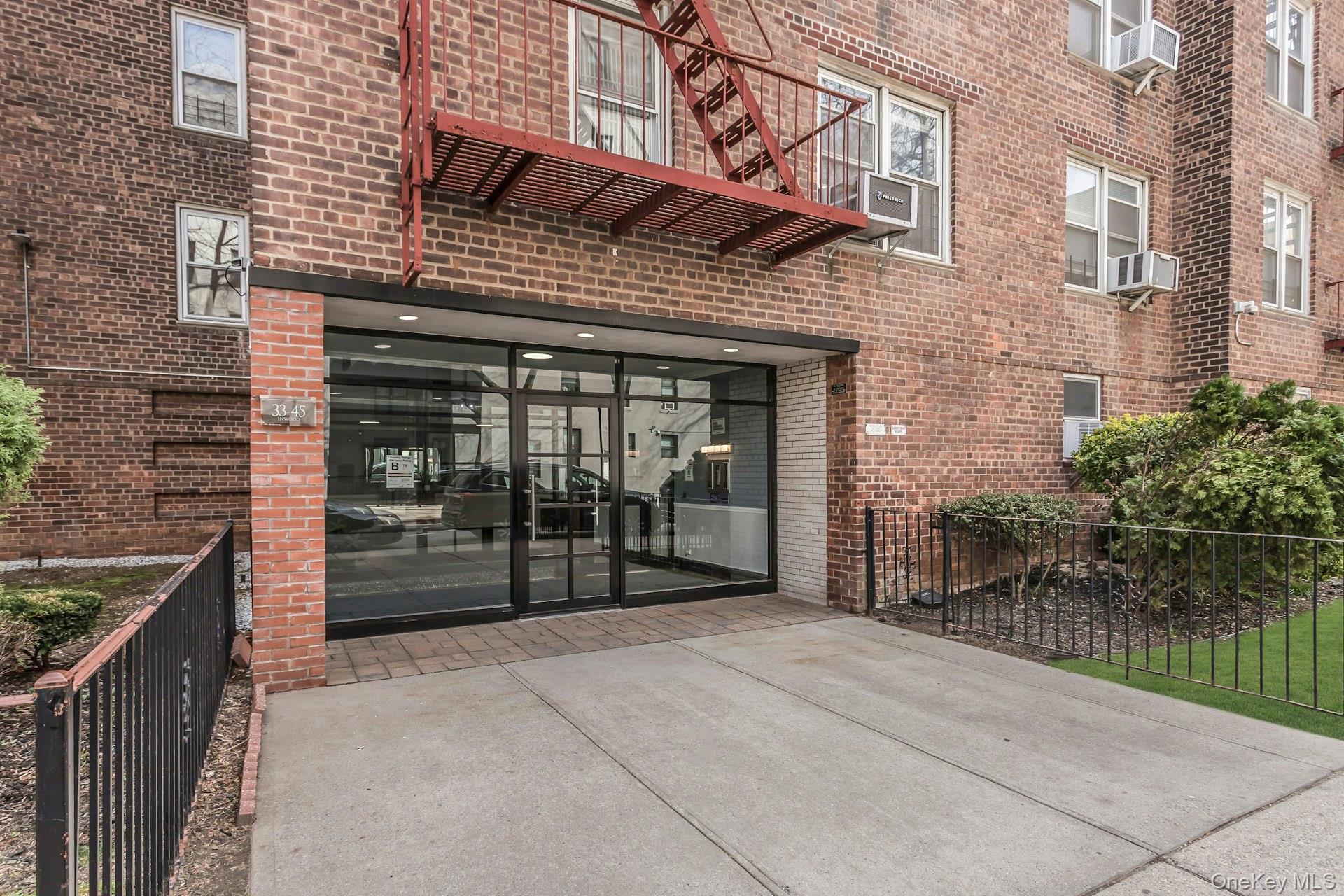 Coop 90th  Queens, NY 11101, MLS-978402-22