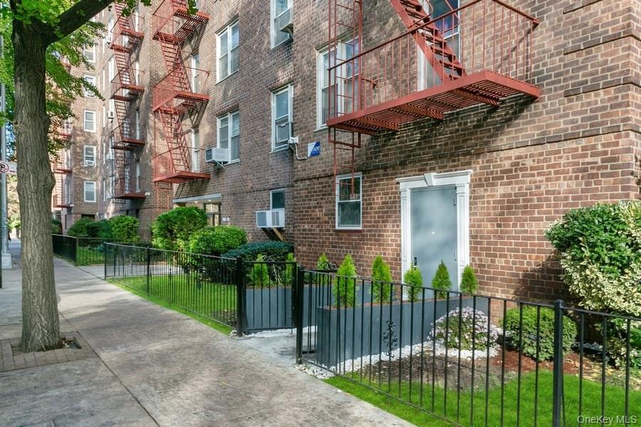 Coop 90th  Queens, NY 11101, MLS-978402-23