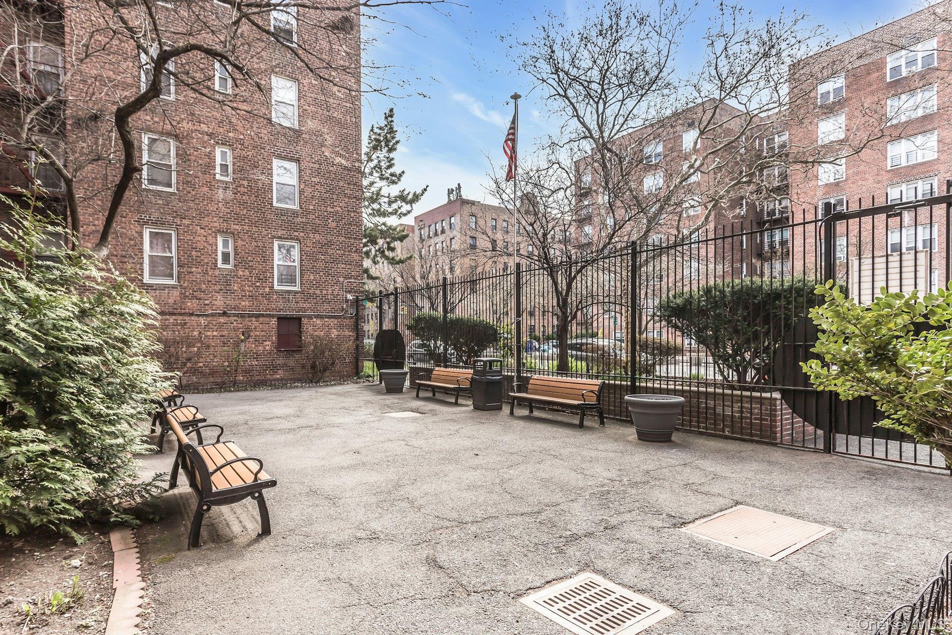 Coop 90th  Queens, NY 11101, MLS-978402-24