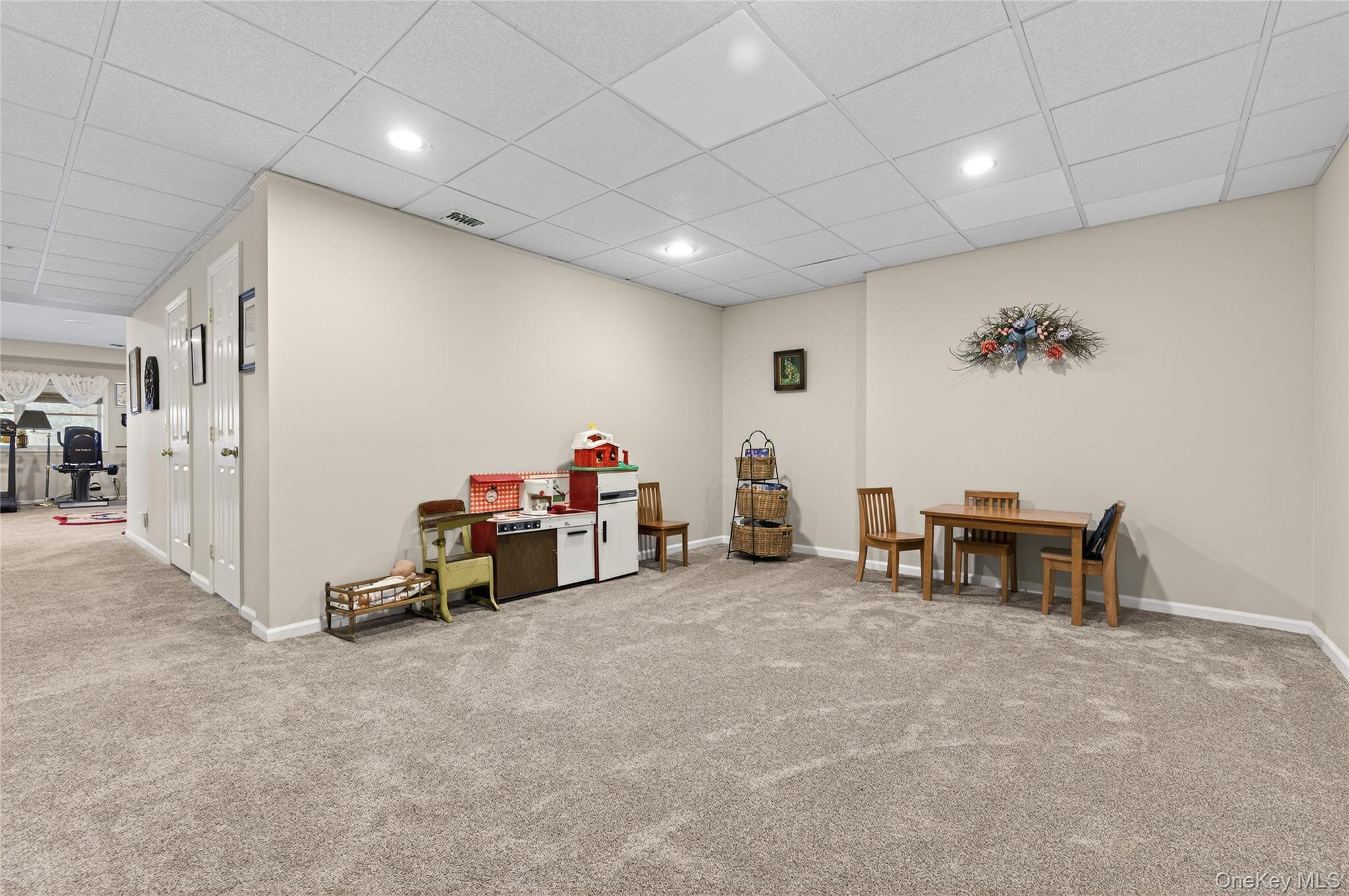 Condo Crescent  Suffolk County, NY 11721, MLS-978433-25