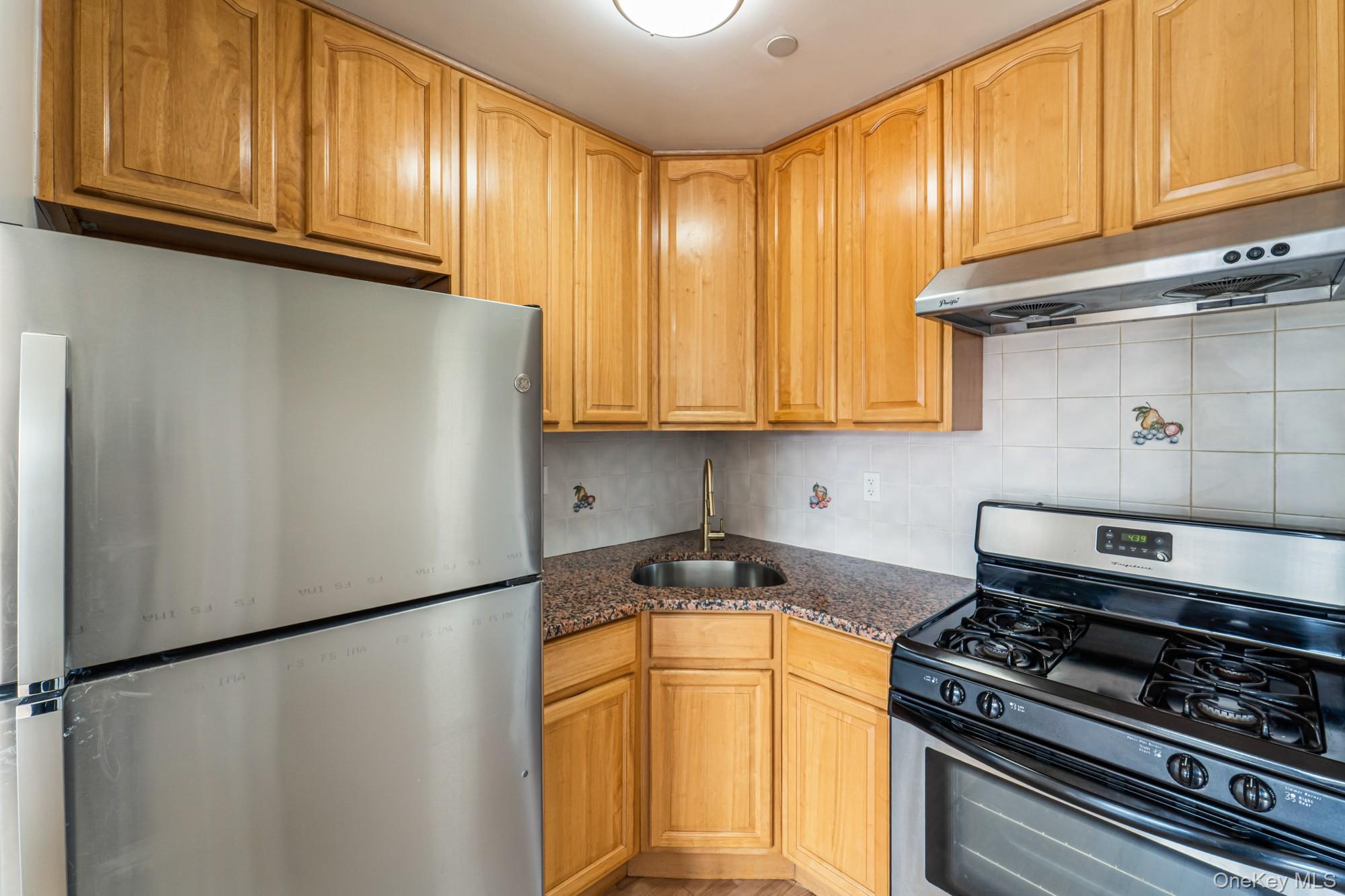 Condo 67th  Queens, NY 11377, MLS-978441-8