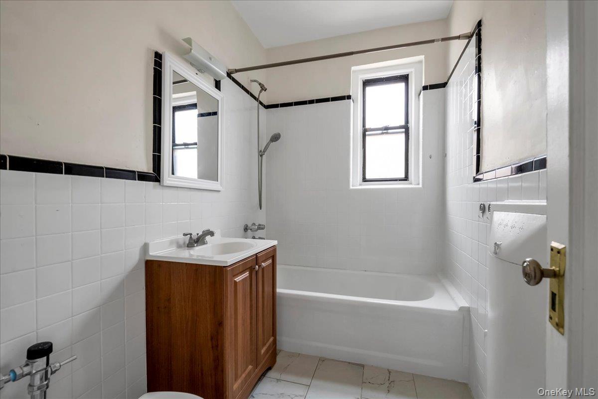 Apartment 81st Queens, NY 11372, MLS-978446-13
