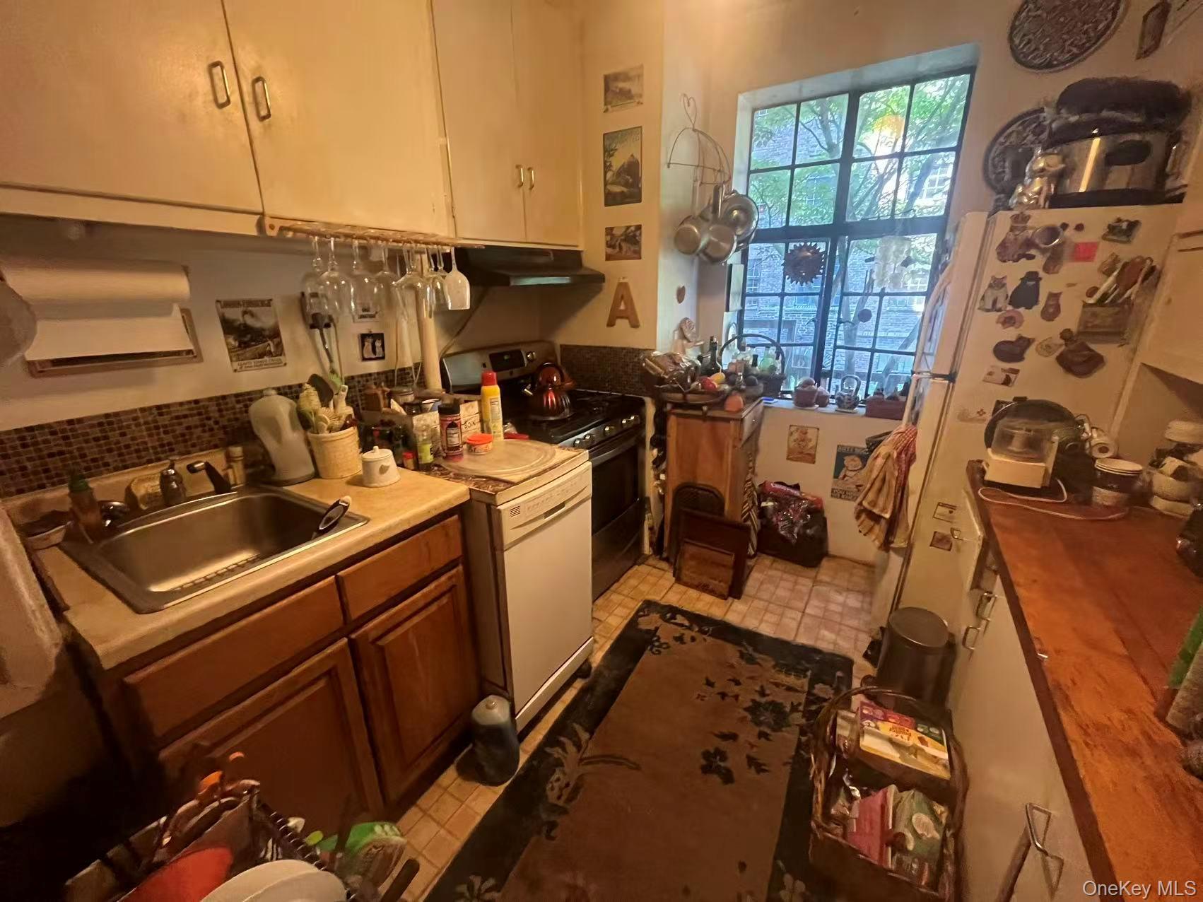 Coop Pinehurst Avenue Manhattan, NY 10033, MLS-978454-20