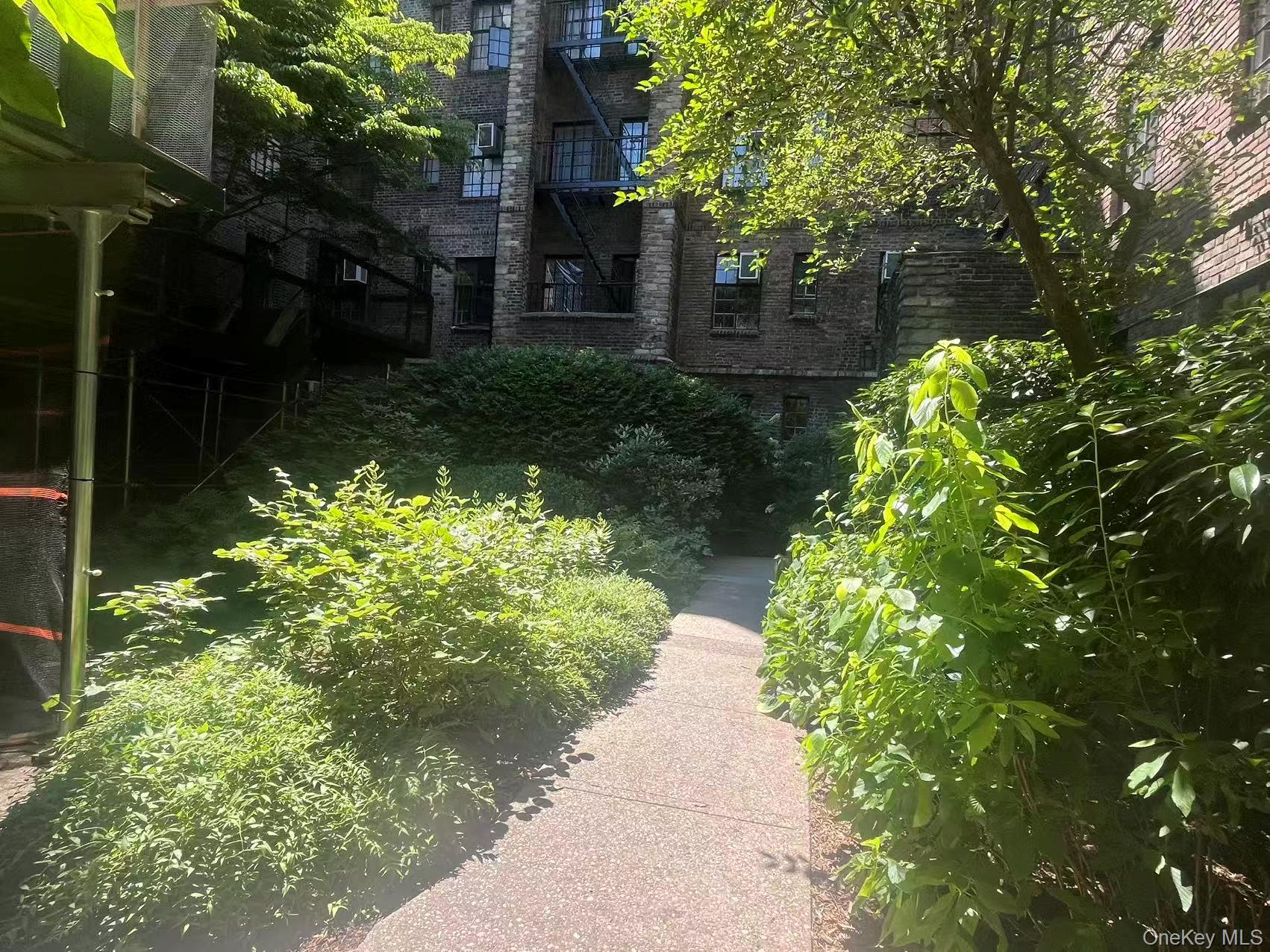 Coop Pinehurst Avenue Manhattan, NY 10033, MLS-978454-8