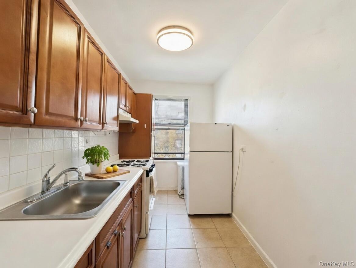 Condo 76th  Queens, NY 11370, MLS-978465-5