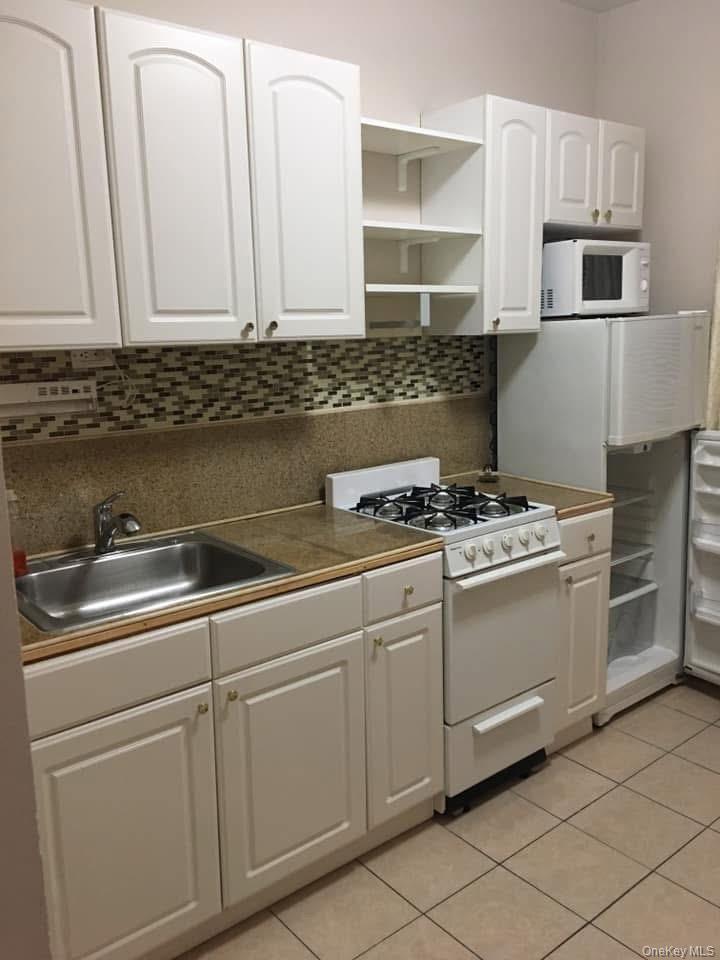 Single Family 80th Avenue Queens, NY 11385, MLS-978529-15