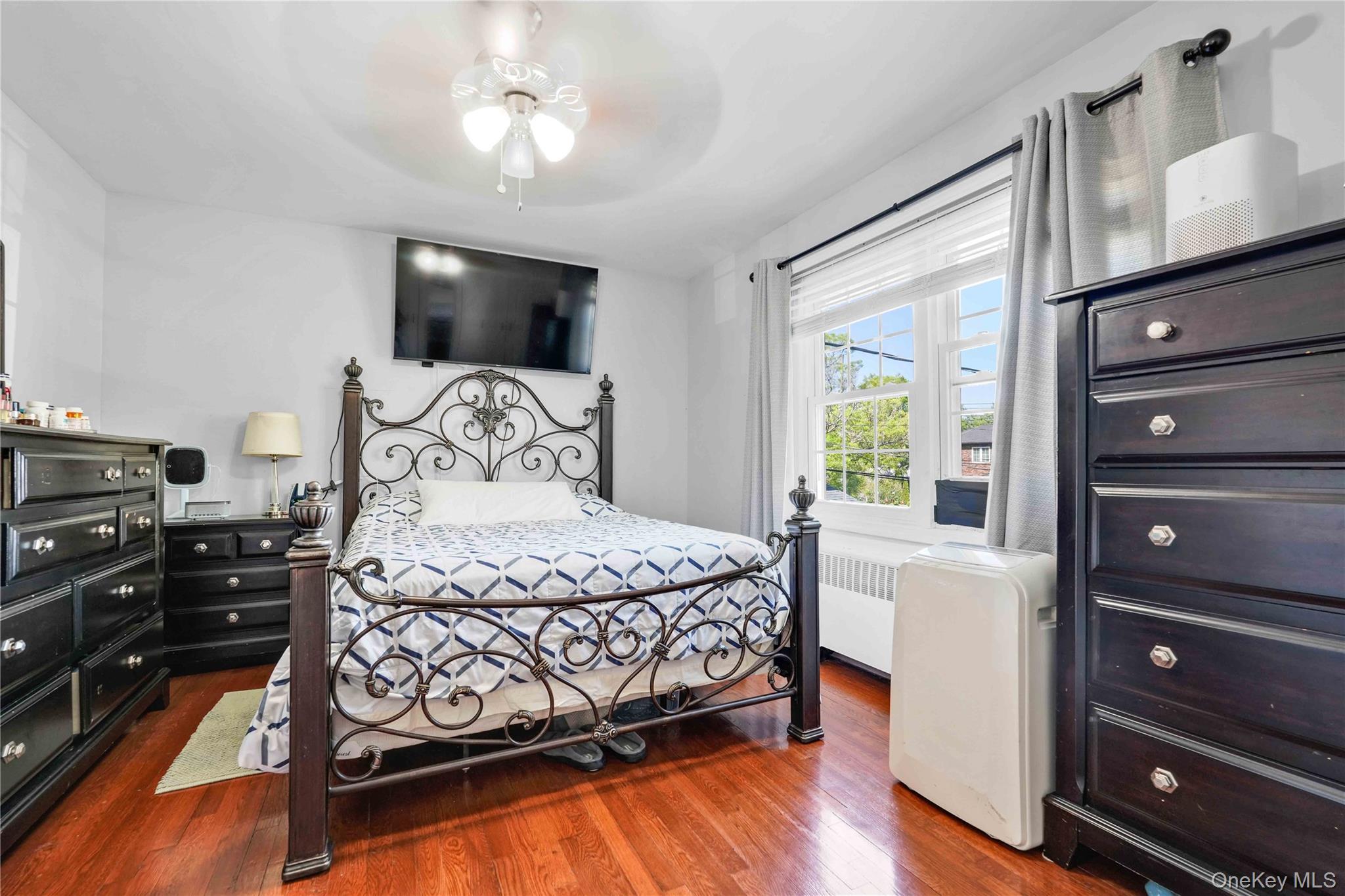 Single Family Hawtree Creek Queens, NY 11420, MLS-978568-22