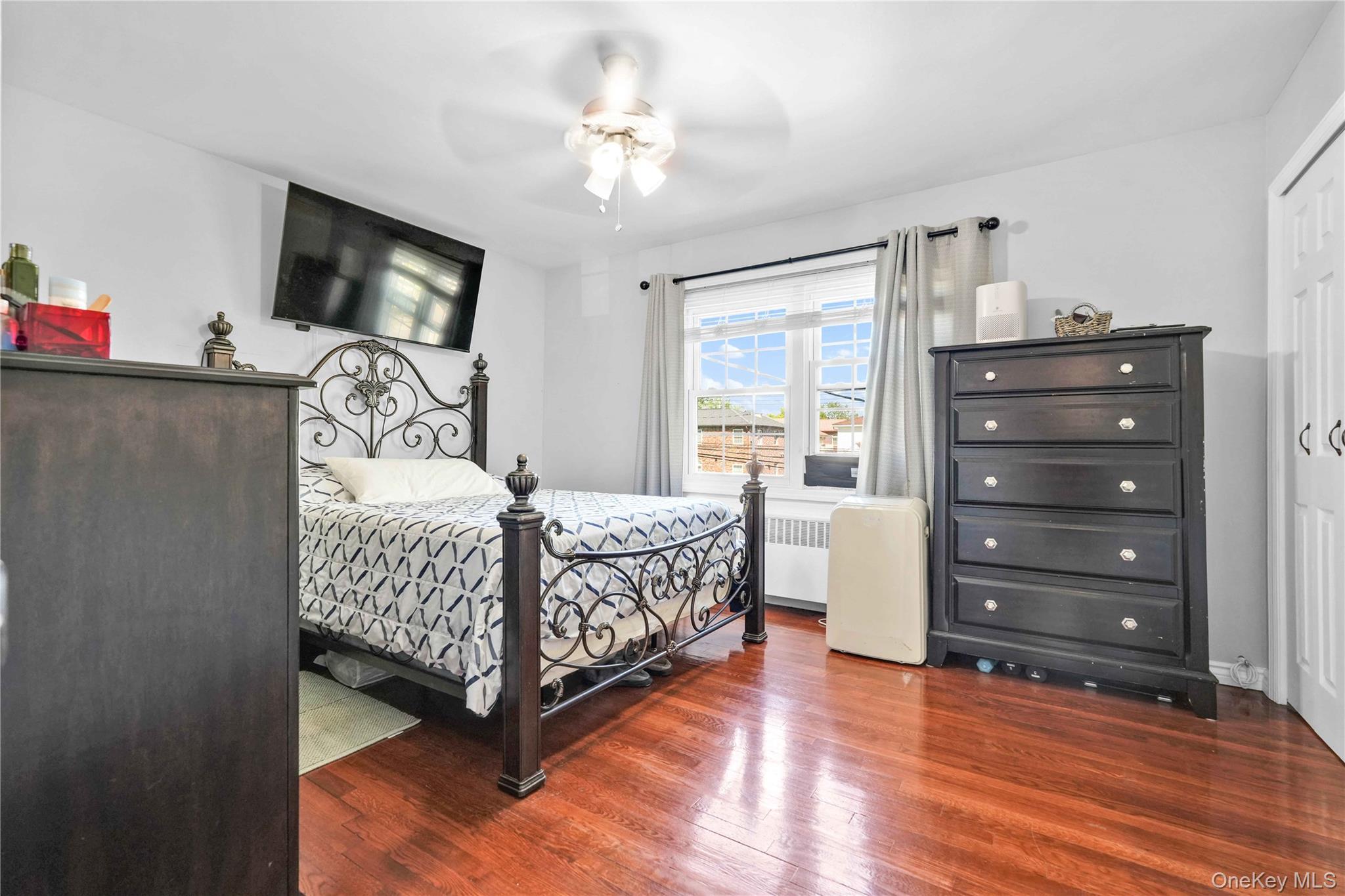 Single Family Hawtree Creek Queens, NY 11420, MLS-978568-24