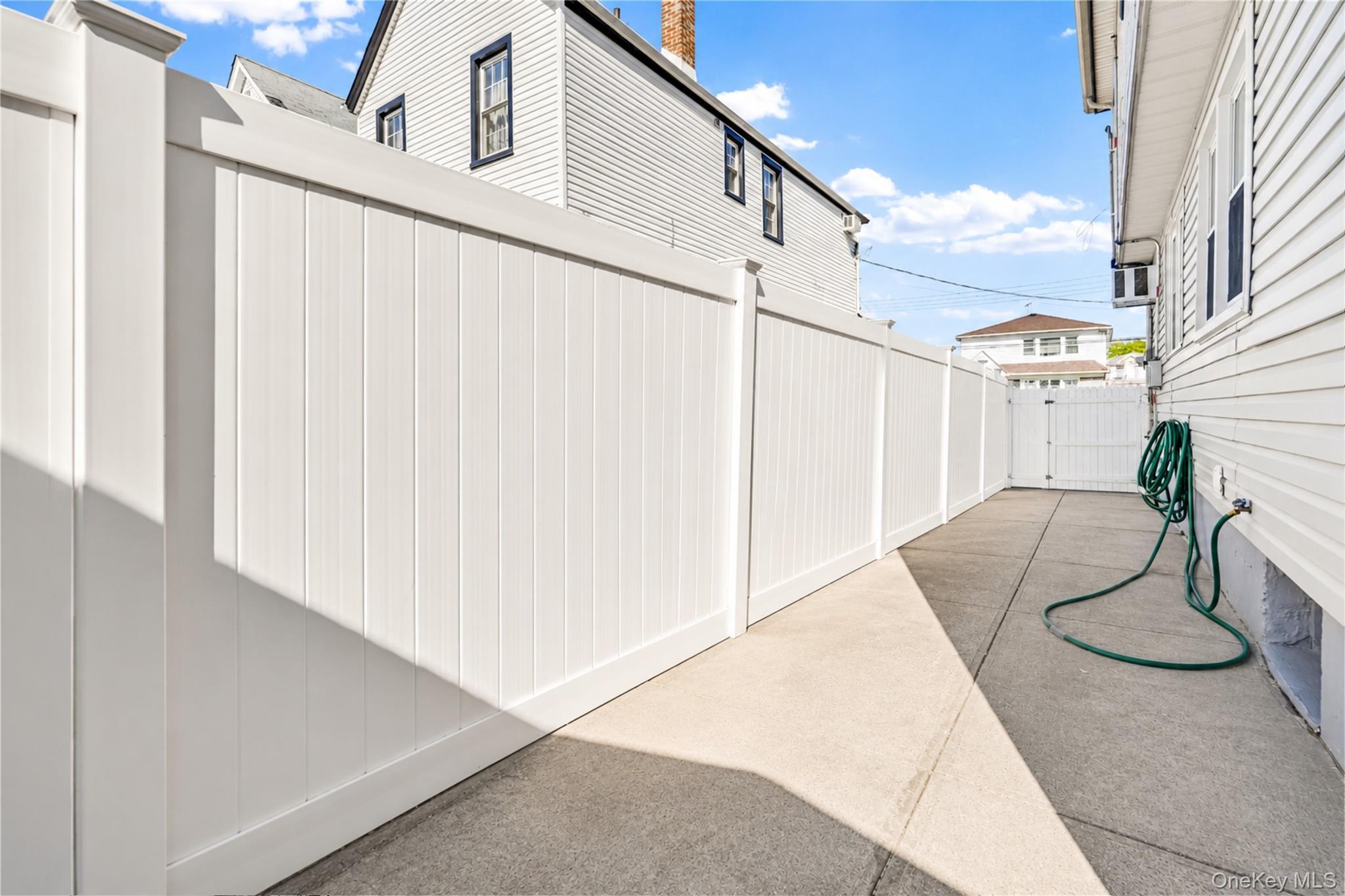 Single Family Hawtree Creek Queens, NY 11420, MLS-978568-25