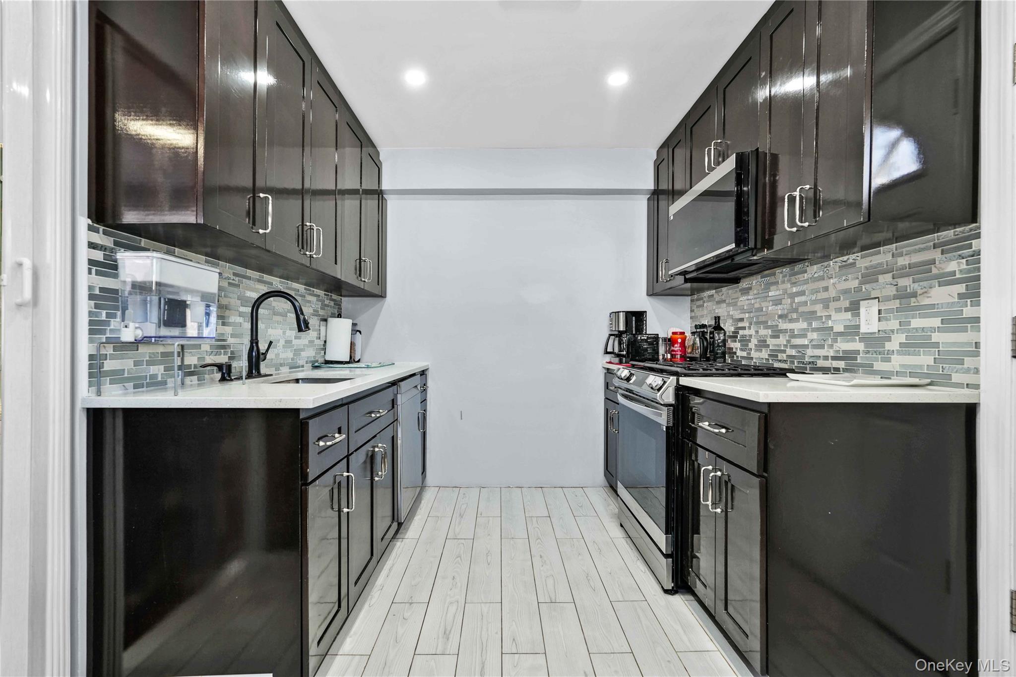 Single Family Hawtree Creek Queens, NY 11420, MLS-978568-9