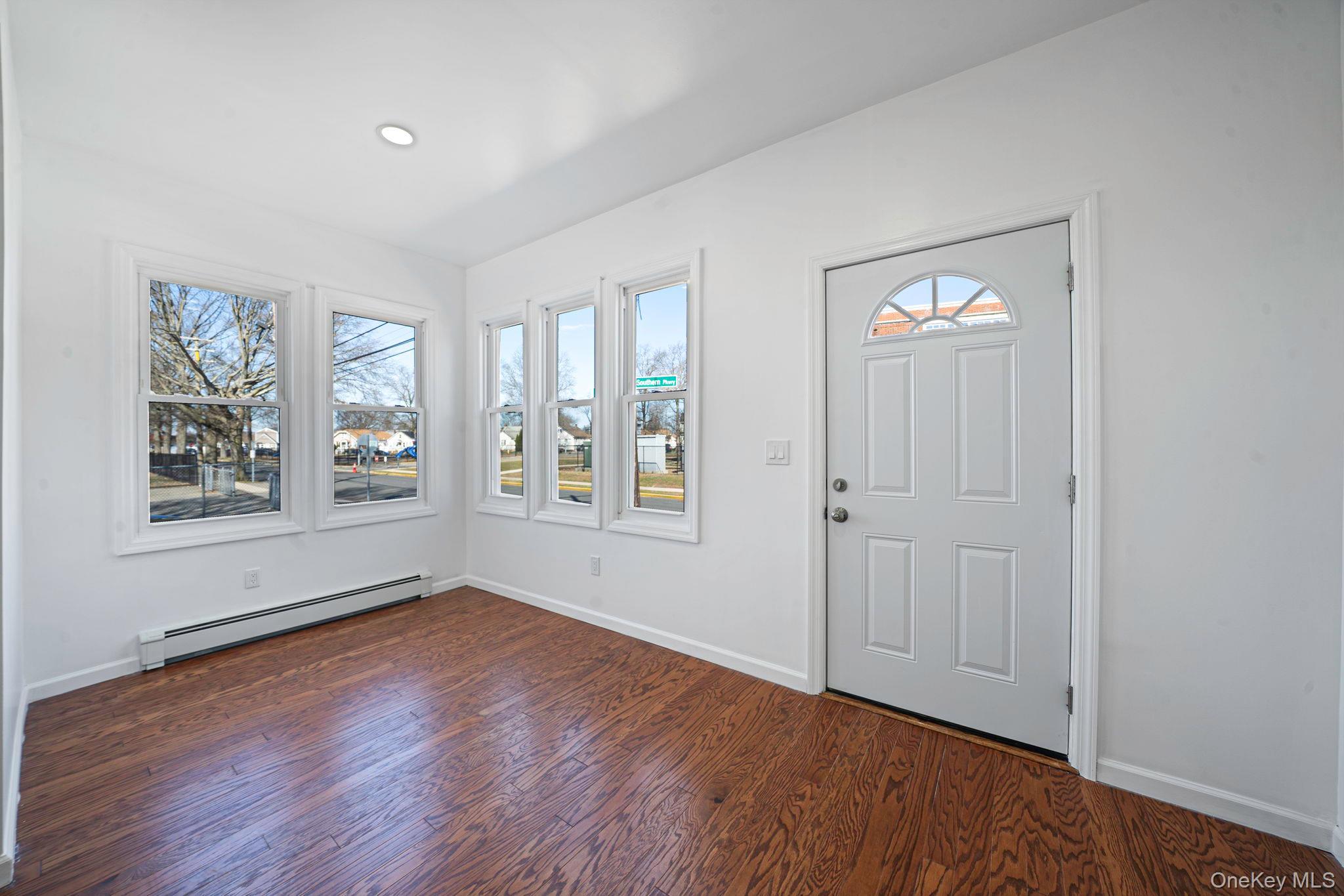 Single Family Southern  Nassau County, NY 11553, MLS-978573-2