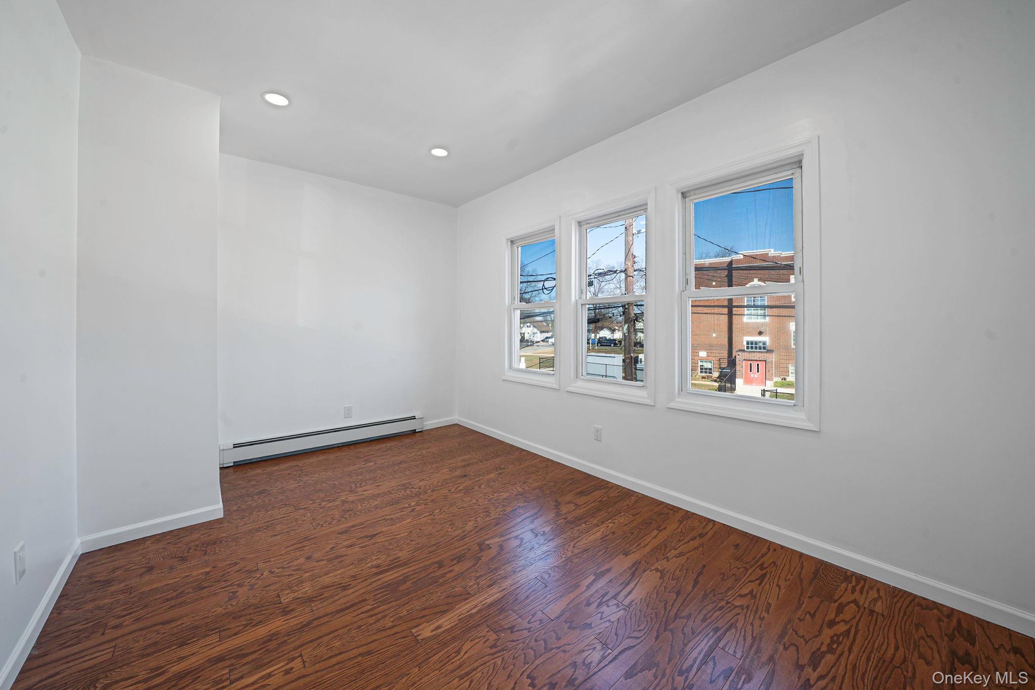 Single Family Southern  Nassau County, NY 11553, MLS-978573-4