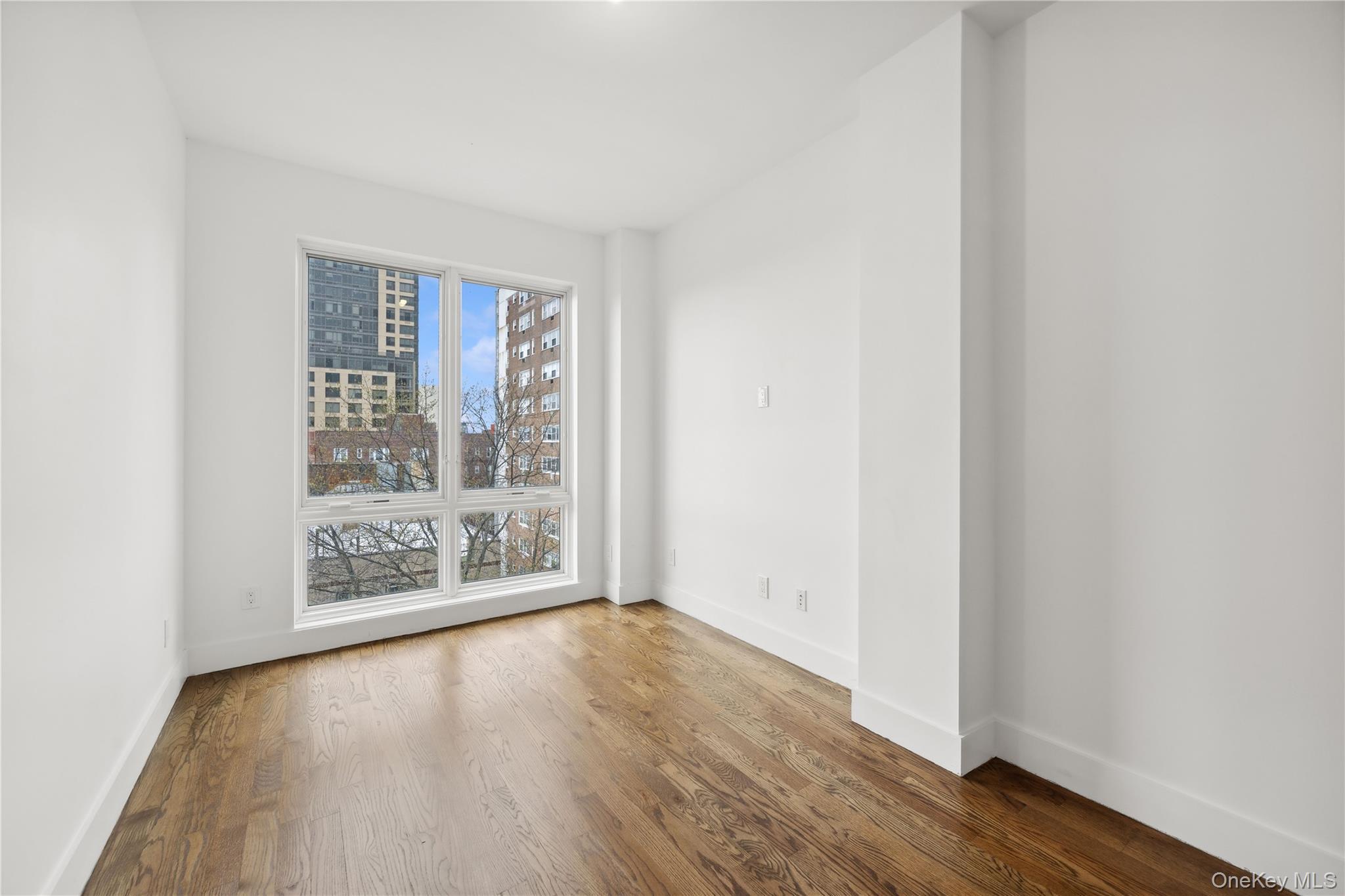 Condo 72nd  Queens, NY 11375, MLS-978632-8