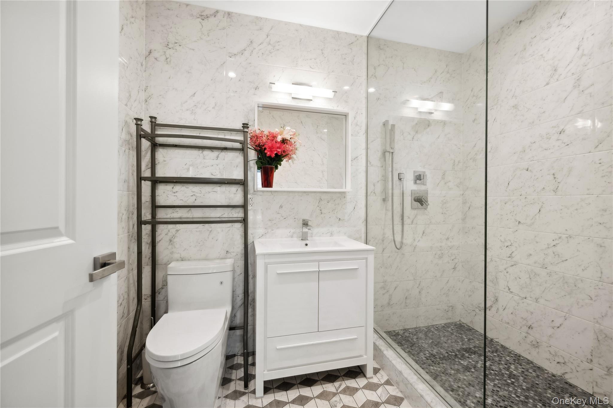 Condo 72nd  Queens, NY 11375, MLS-978632-9