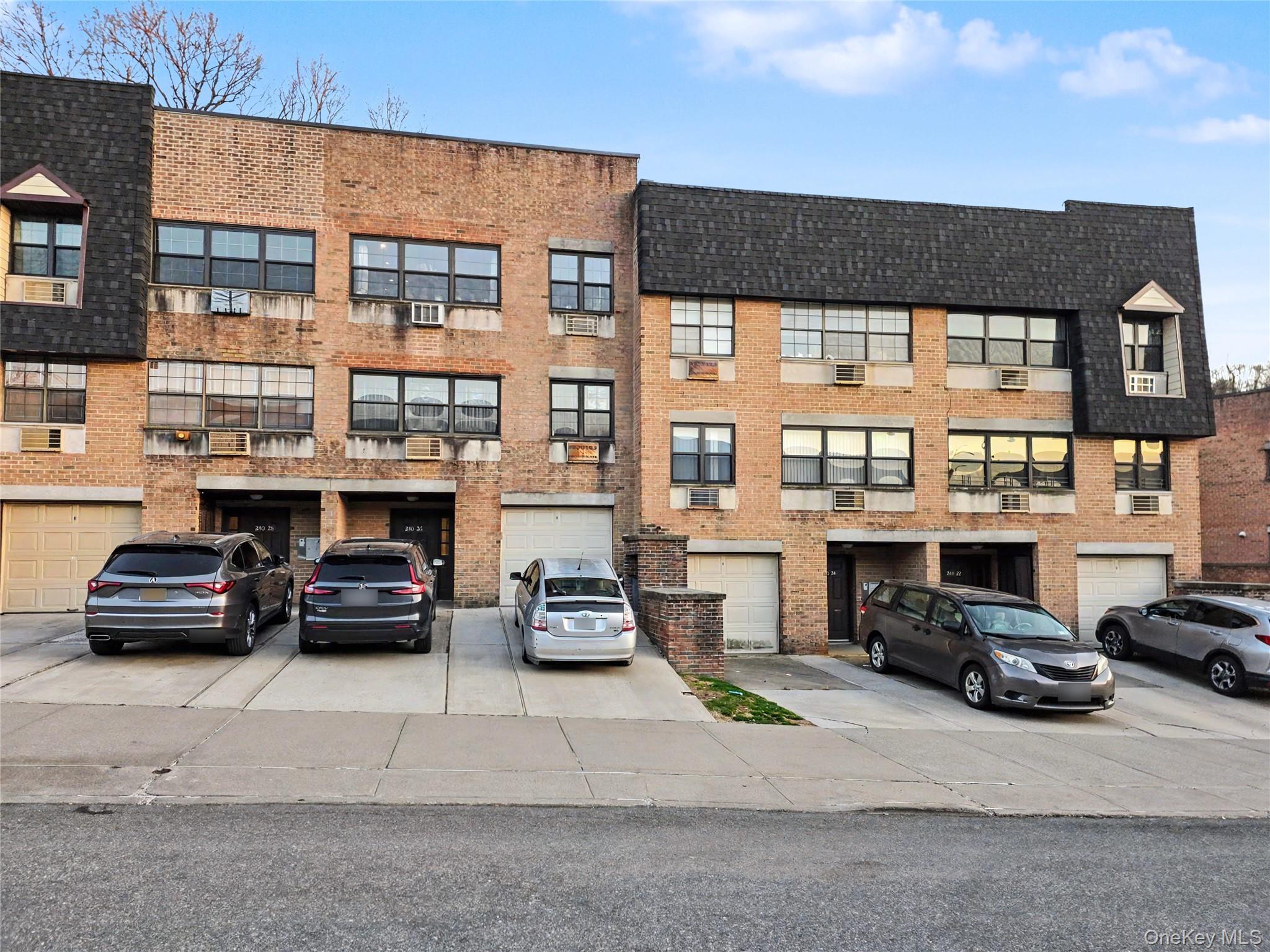 Condo 70th  Queens, NY 11362, MLS-978669-21