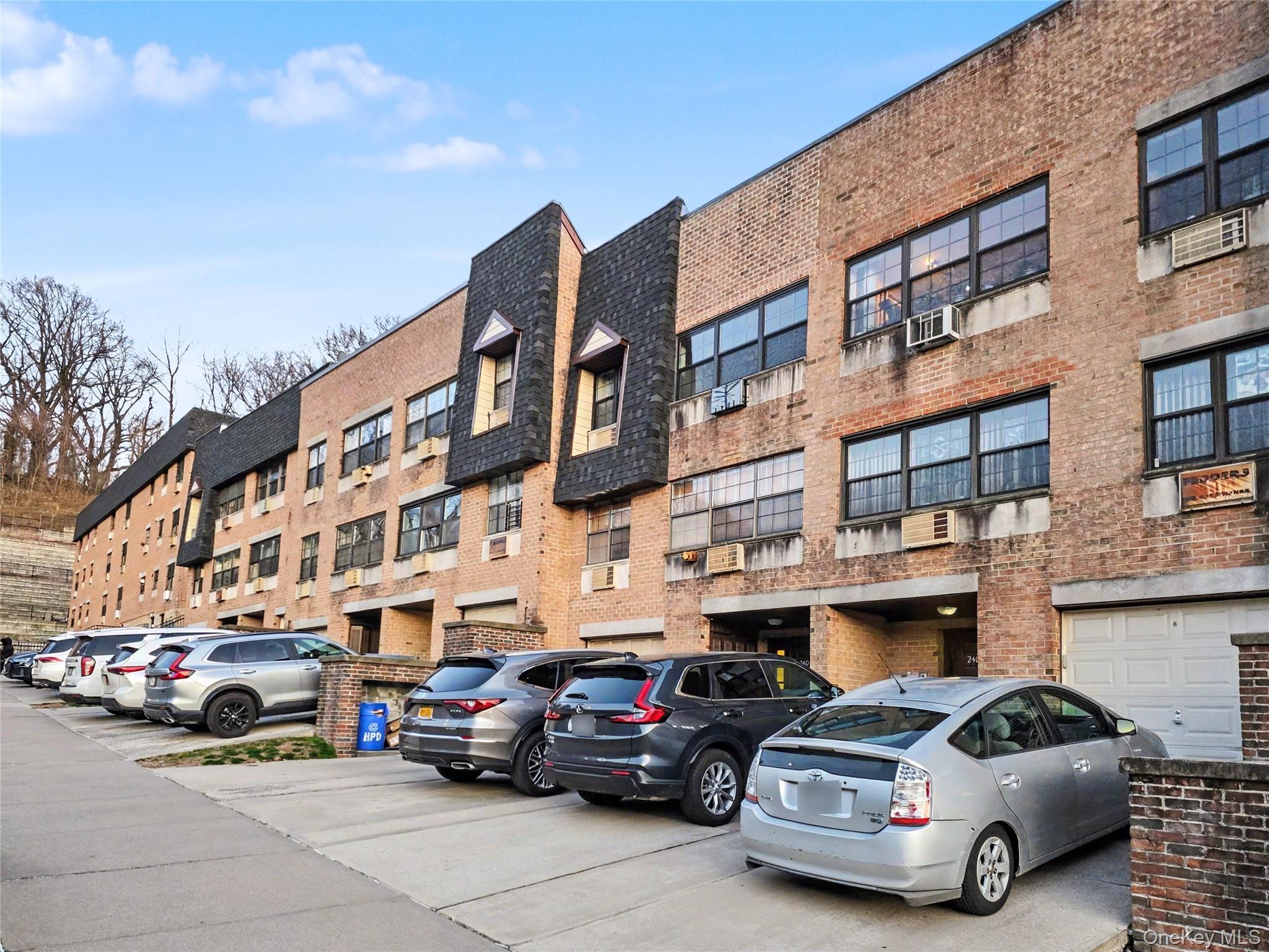 Condo 70th  Queens, NY 11362, MLS-978669-23