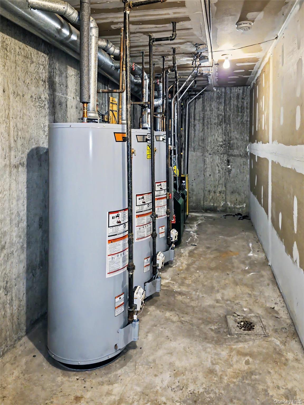 Condo 70th  Queens, NY 11362, MLS-978669-30