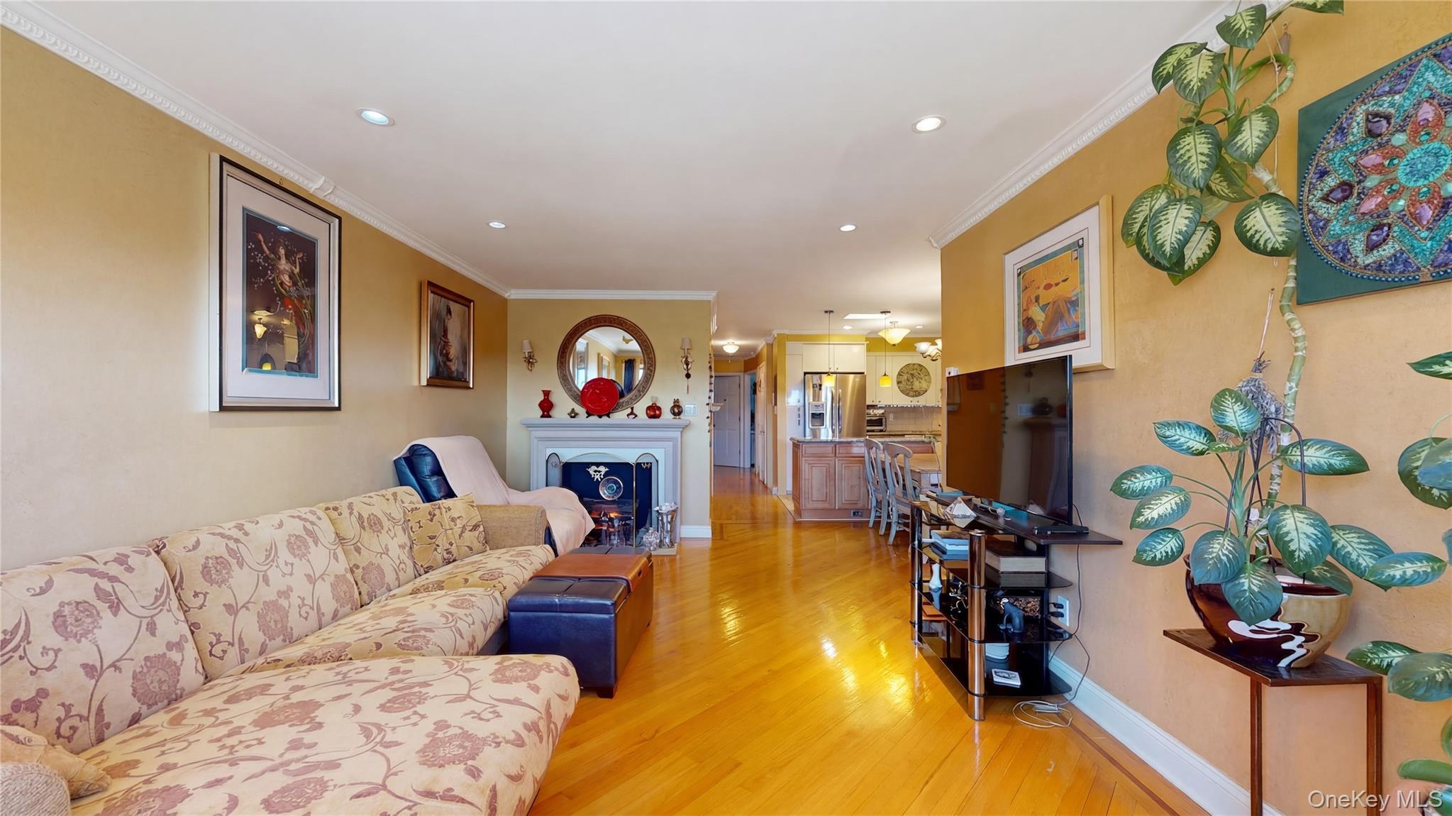 Condo 70th  Queens, NY 11362, MLS-978669-9