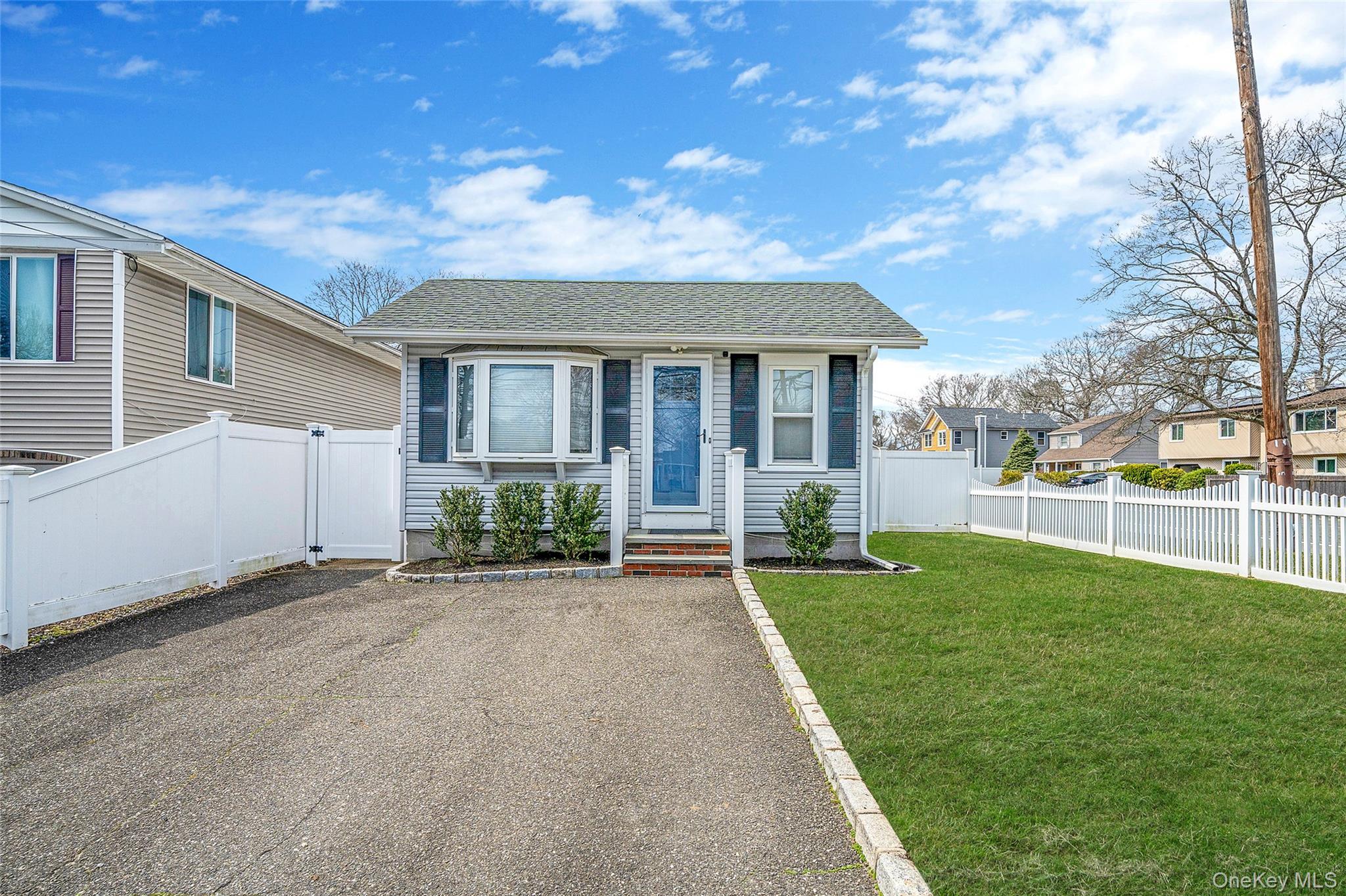 Single Family Bay  Suffolk County, NY 11779, MLS-978673-2