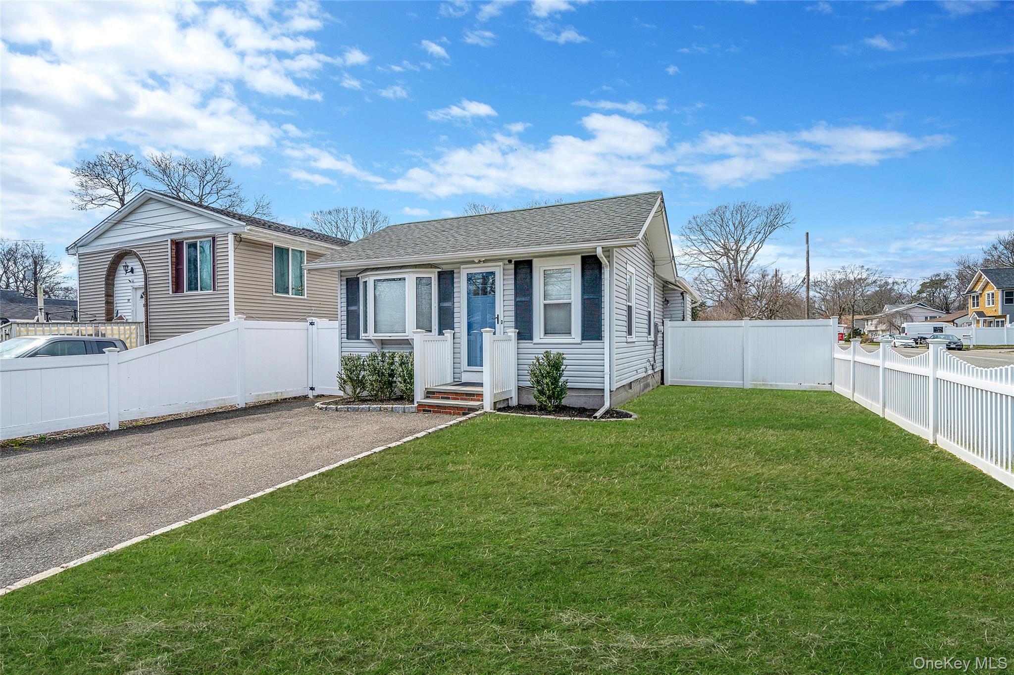 Single Family Bay  Suffolk County, NY 11779, MLS-978673-3