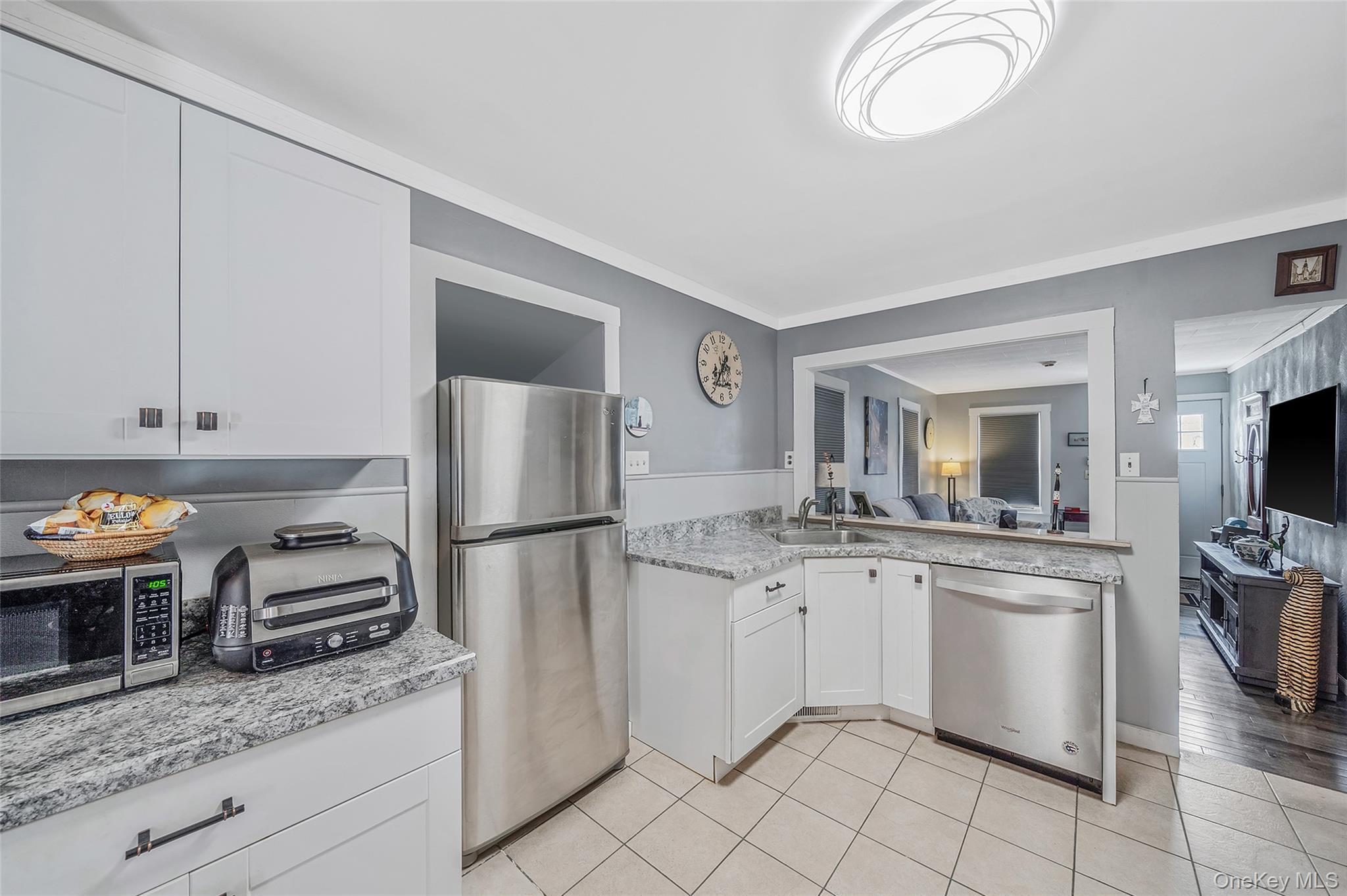 Single Family Bay  Suffolk County, NY 11779, MLS-978673-8