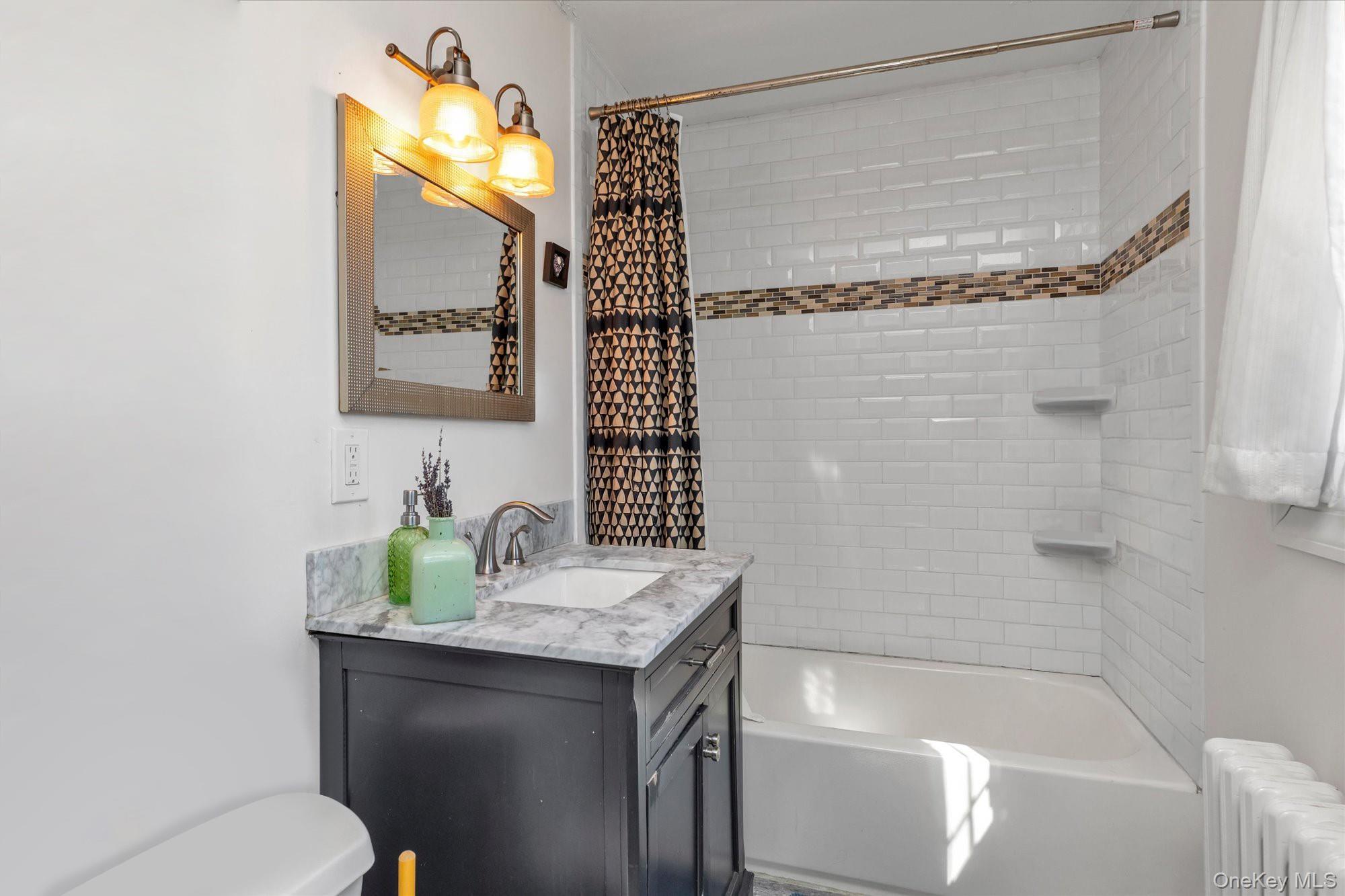 Single Family Livingston Suffolk County, NY 11702, MLS-978692-13