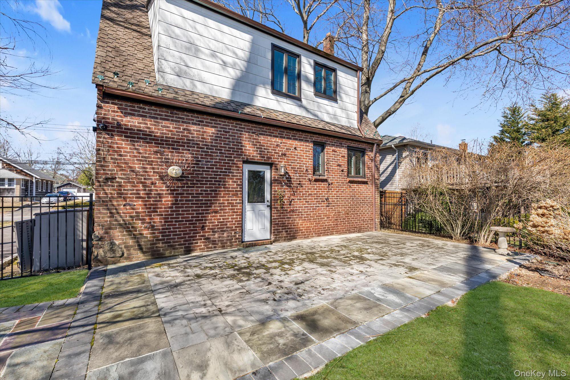 Single Family Livingston Suffolk County, NY 11702, MLS-978692-14