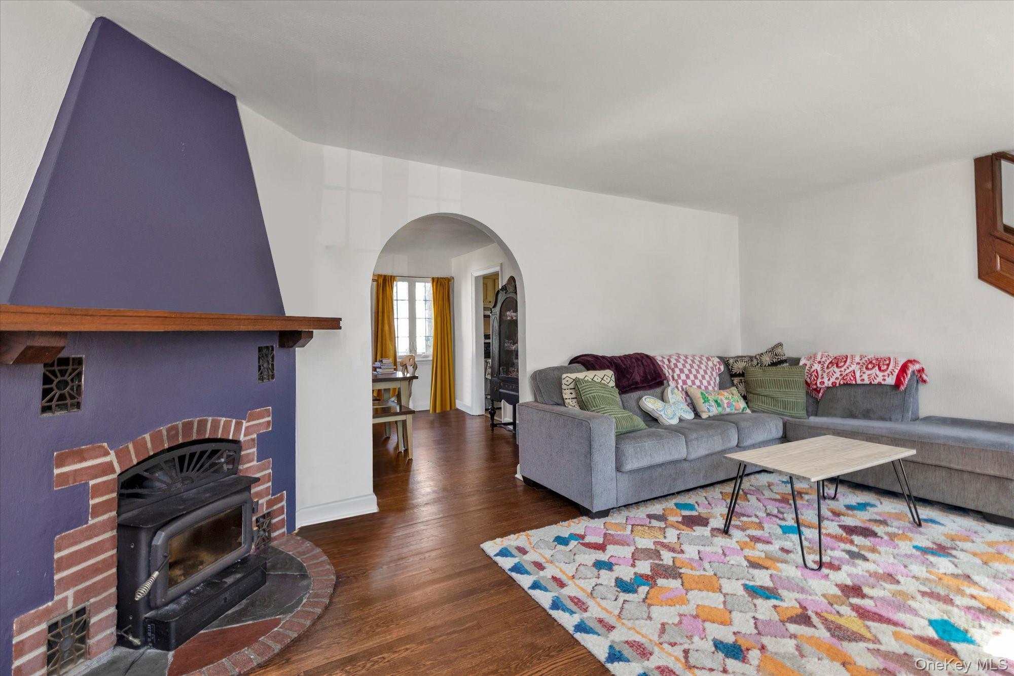 Single Family Livingston Suffolk County, NY 11702, MLS-978692-3