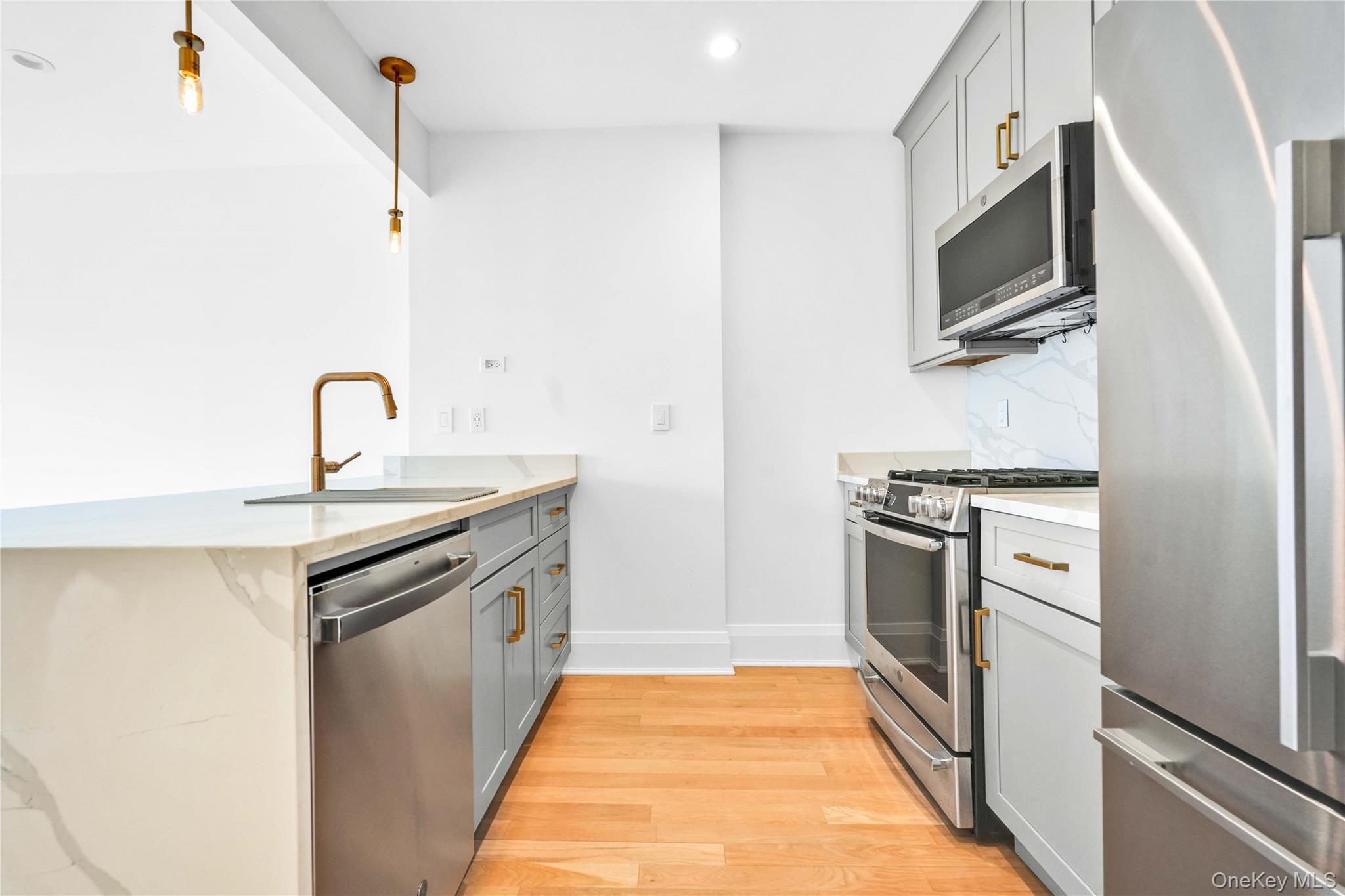 Condo 31st Queens, NY 11106, MLS-978701-4