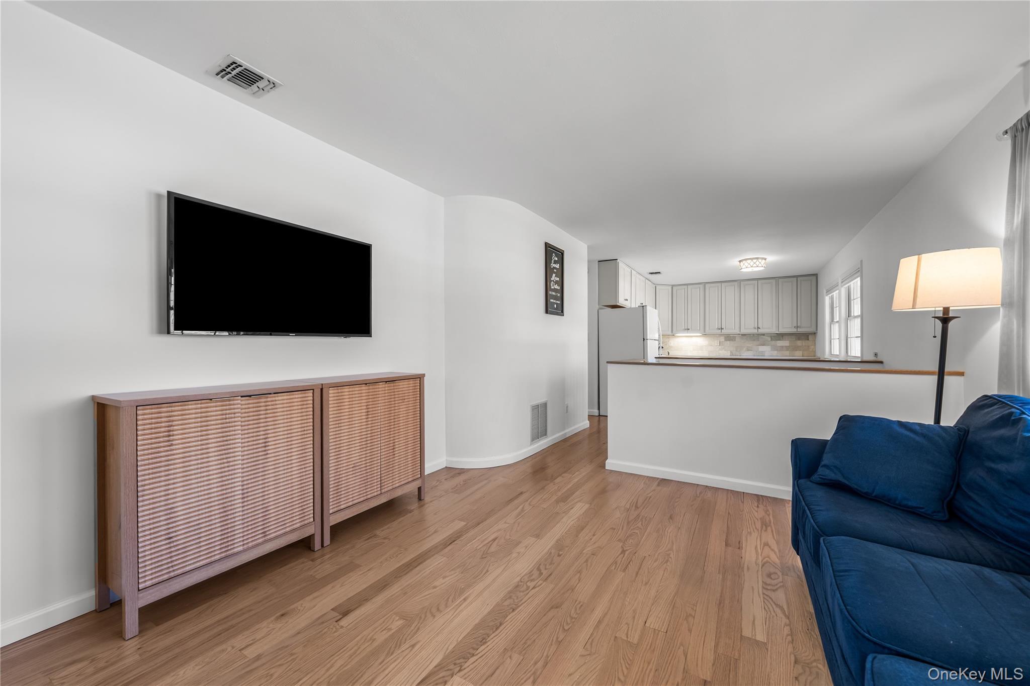 Single Family Lynx  Suffolk County, NY 11733, MLS-978751-4