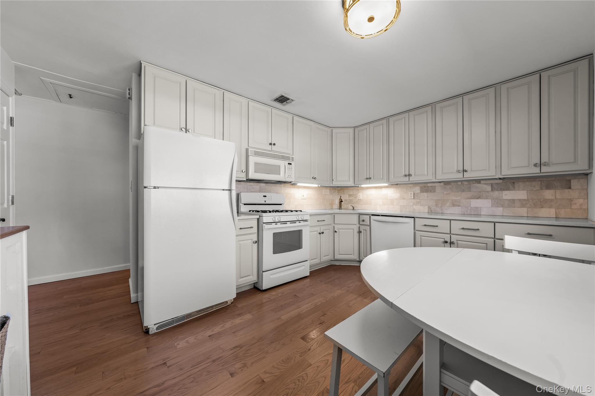 Single Family Lynx  Suffolk County, NY 11733, MLS-978751-7