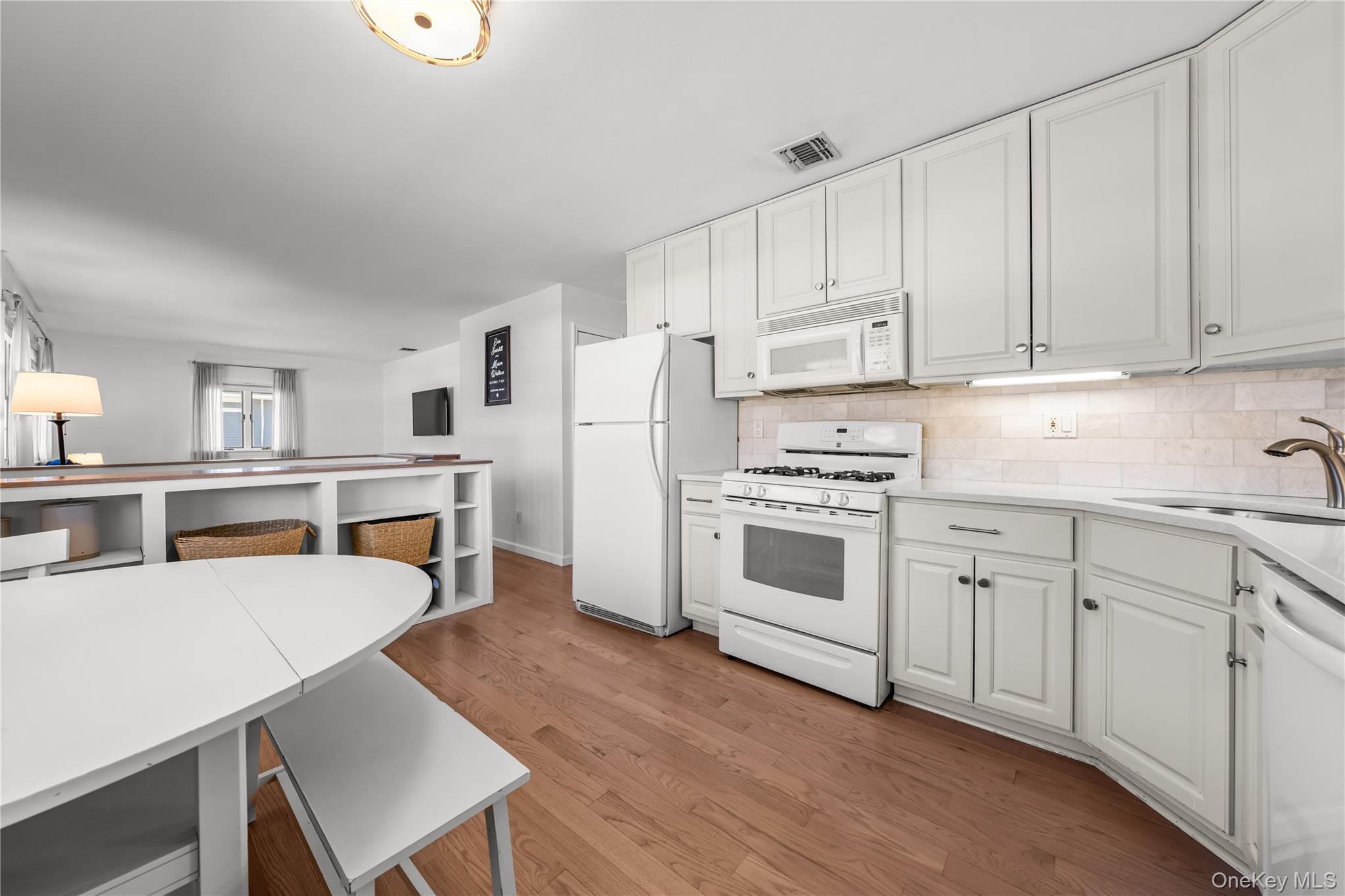 Single Family Lynx  Suffolk County, NY 11733, MLS-978751-8