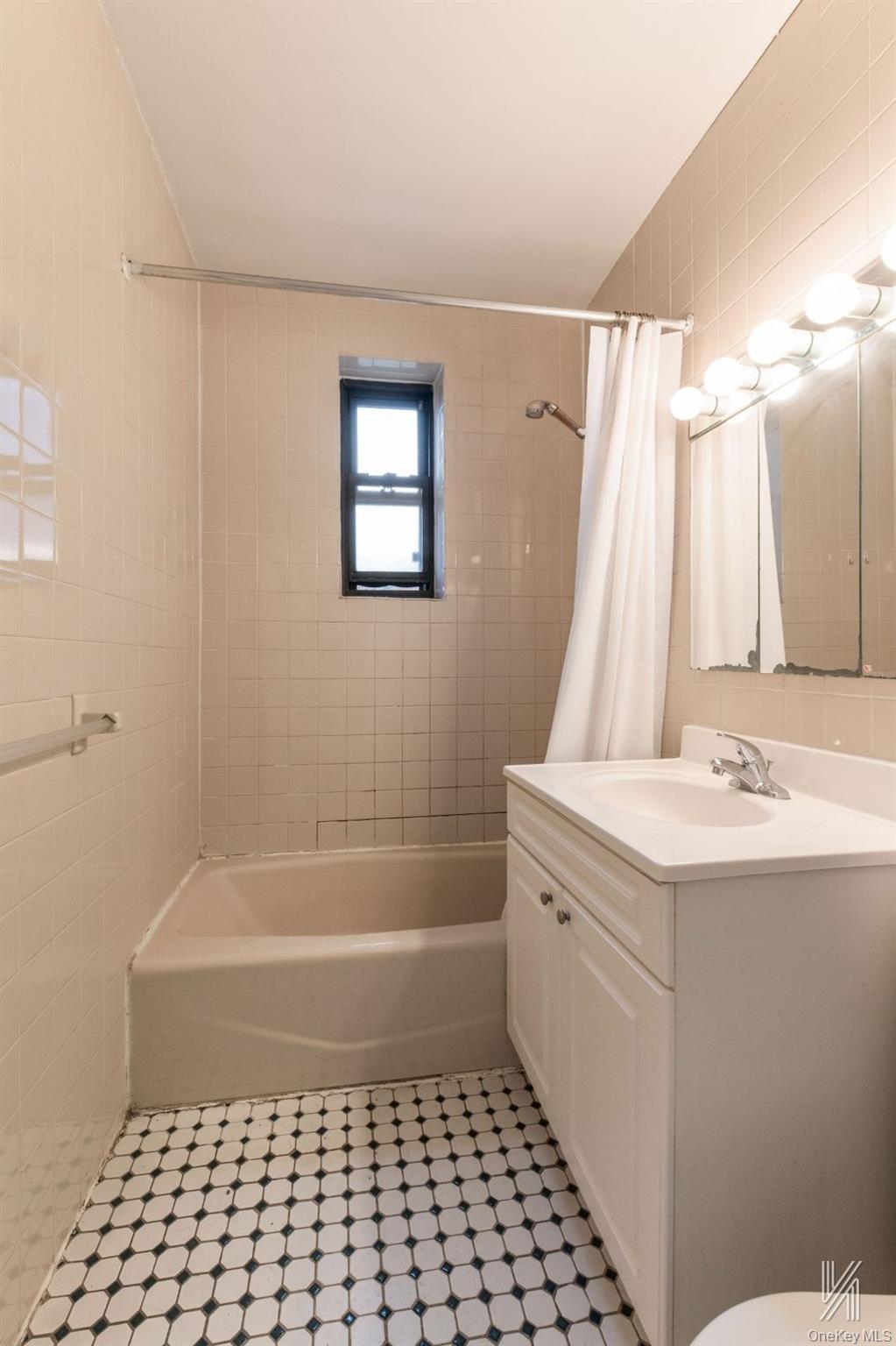 Condo 77th  Queens, NY 11370, MLS-978776-15