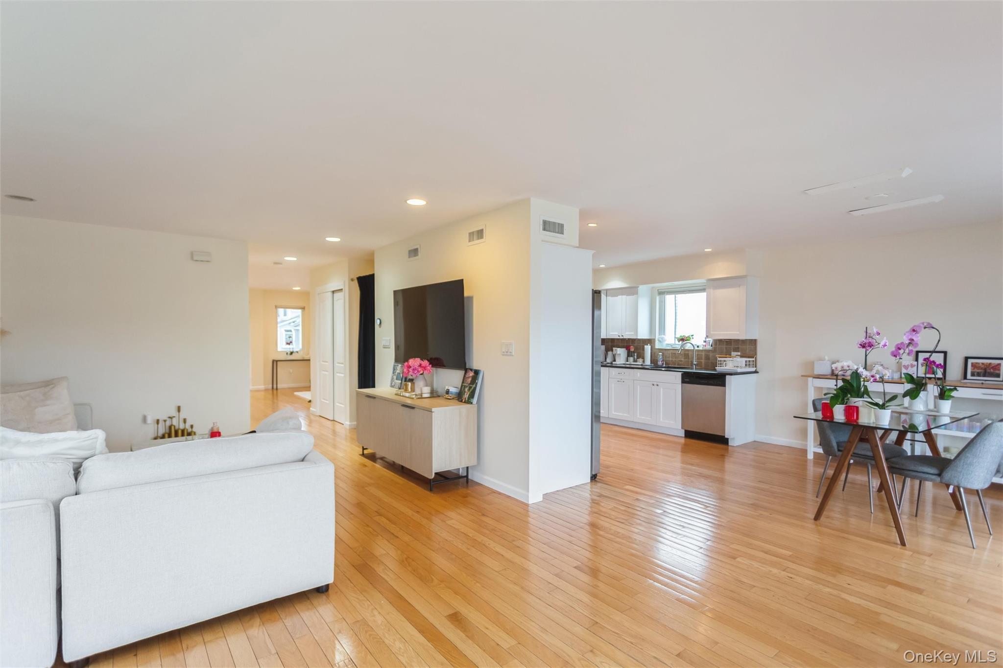 Single Family Arthur Street  Nassau County, NY 11520, MLS-978777-14