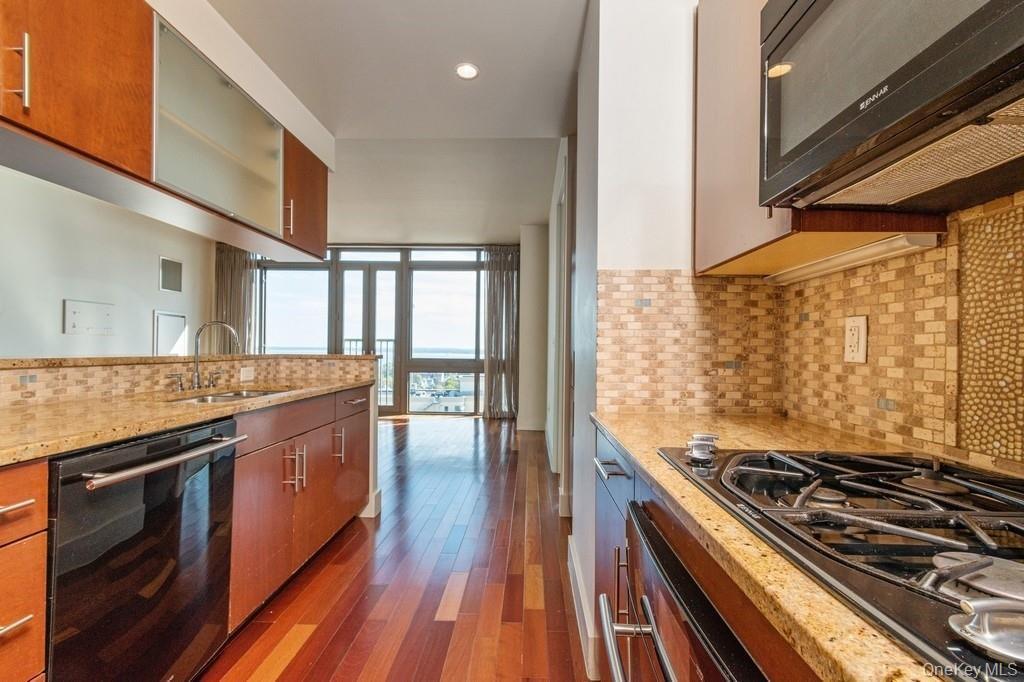 Condo Huguenot  Westchester County, NY 10801, MLS-978861-2