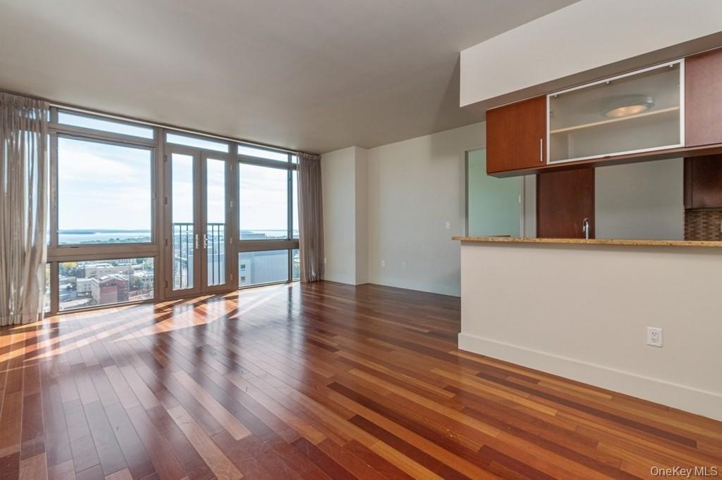 Condo Huguenot  Westchester County, NY 10801, MLS-978861-4