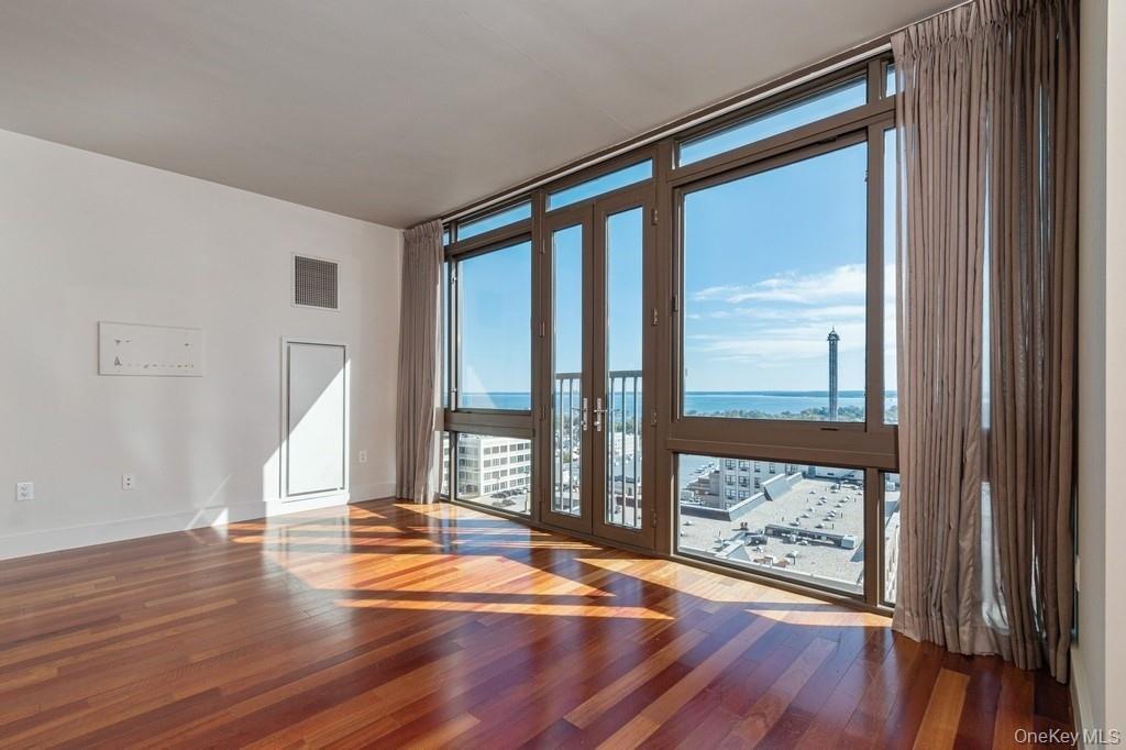 Condo Huguenot  Westchester County, NY 10801, MLS-978861-5