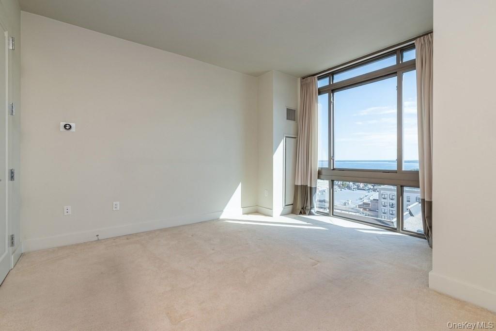 Condo Huguenot  Westchester County, NY 10801, MLS-978861-7