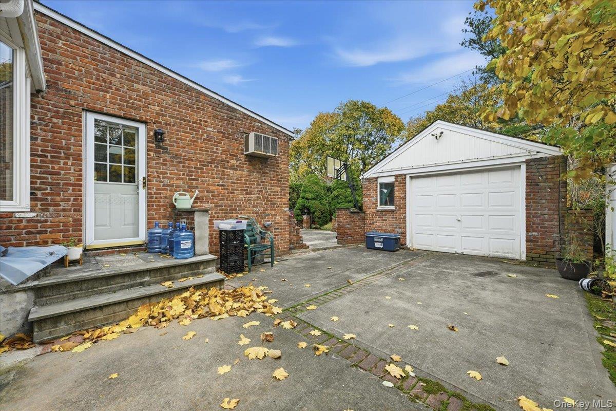 Single Family Bruce Terrace Nassau County, NY 11501, MLS-978914-28