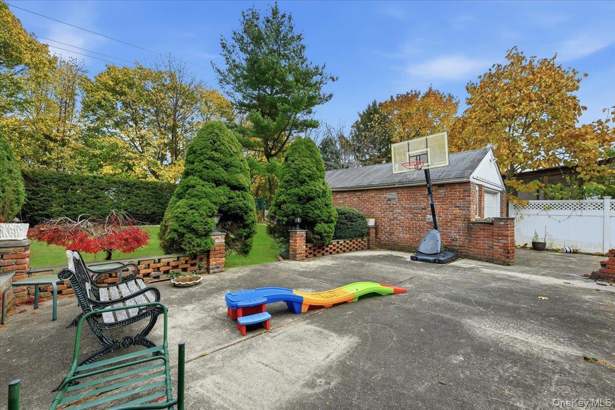 Single Family Bruce Terrace Nassau County, NY 11501, MLS-978914-30