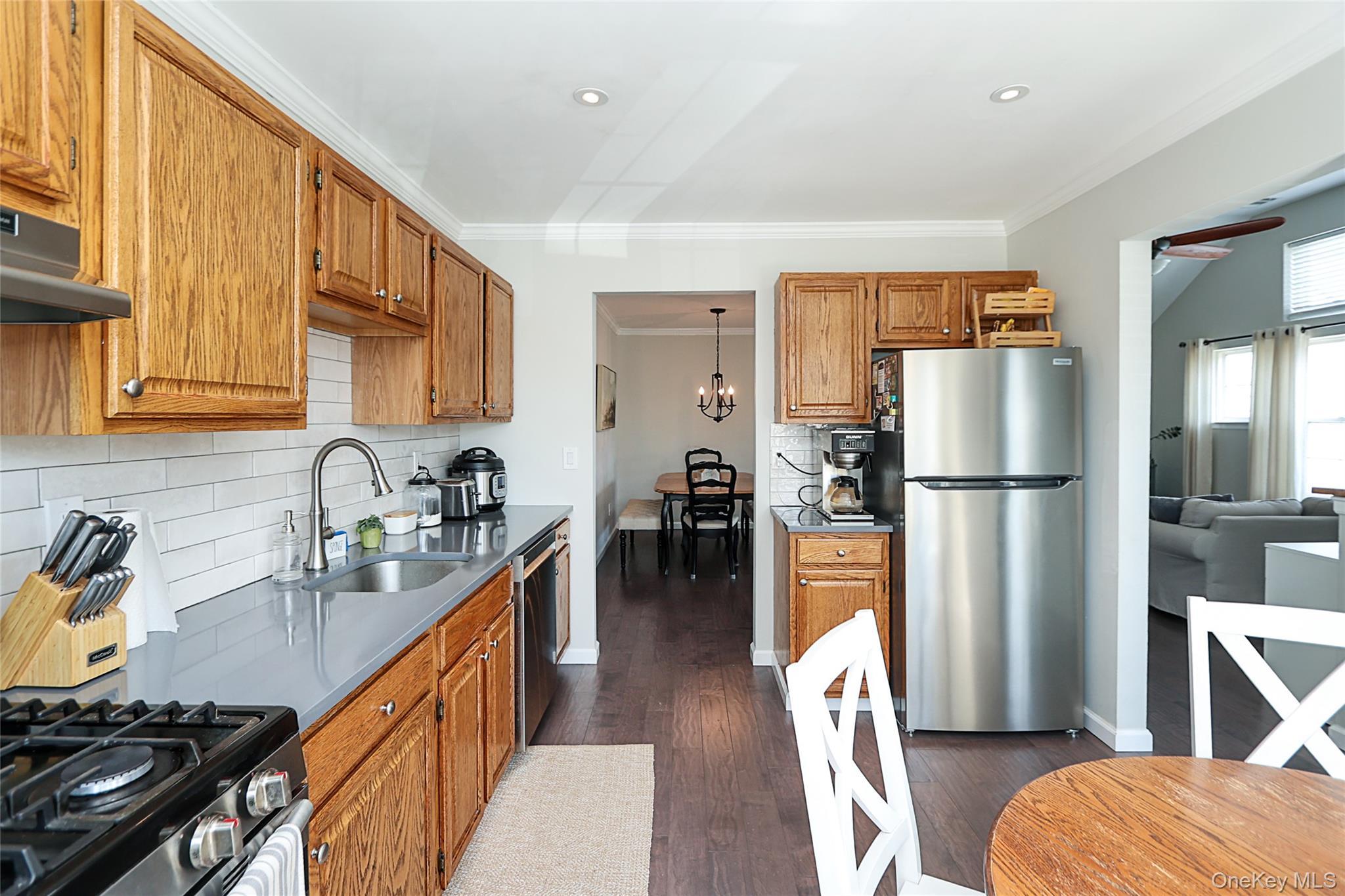 Condo Broadlawn  Suffolk County, NY 11722, MLS-978997-13