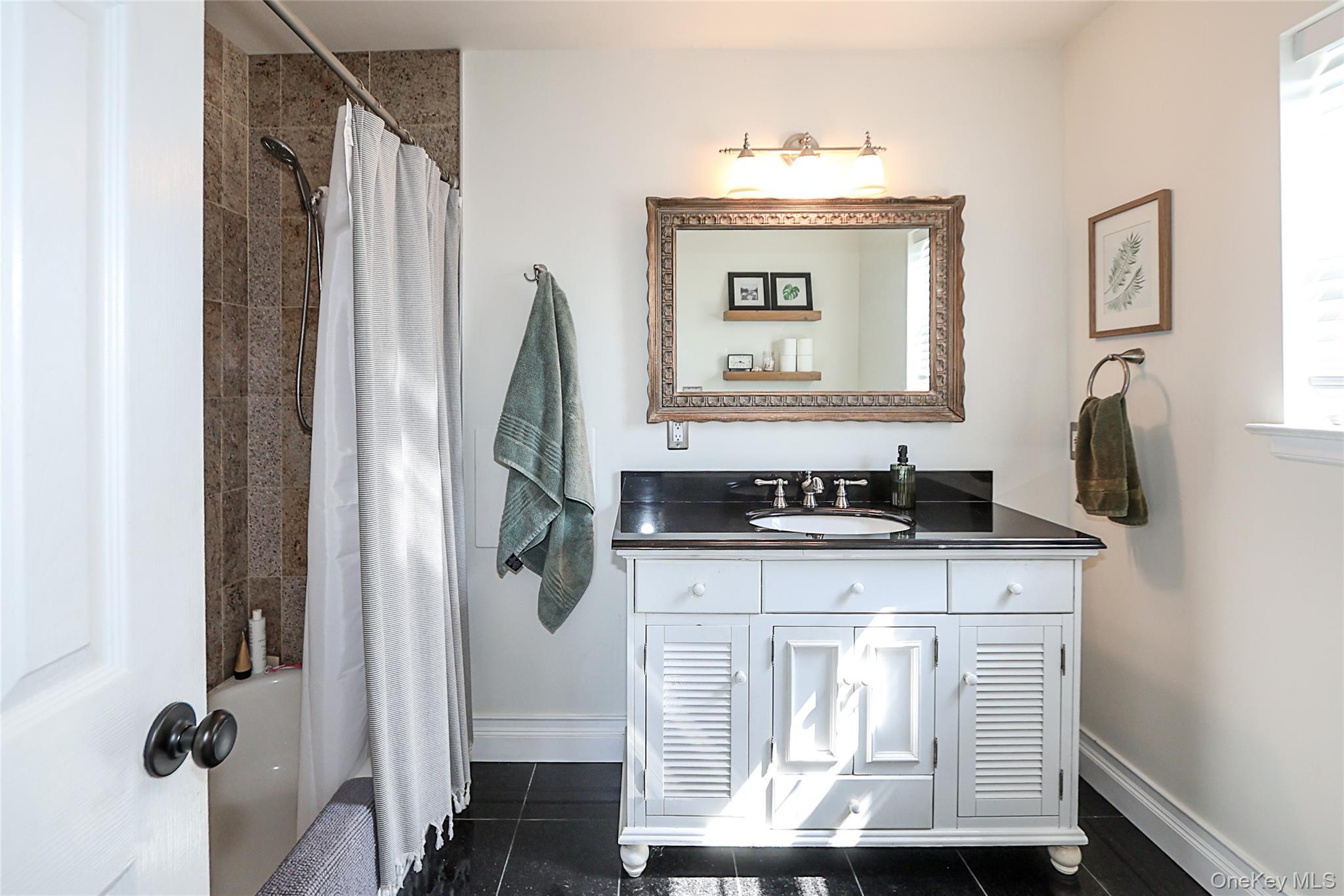 Condo Broadlawn  Suffolk County, NY 11722, MLS-978997-16