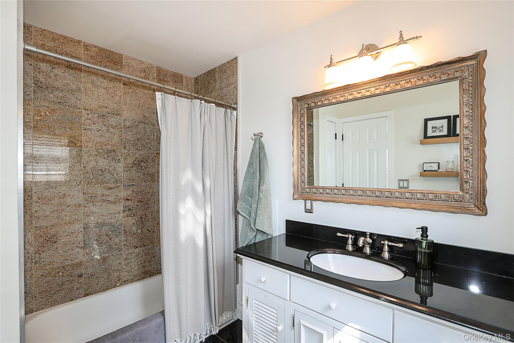 Condo Broadlawn  Suffolk County, NY 11722, MLS-978997-17