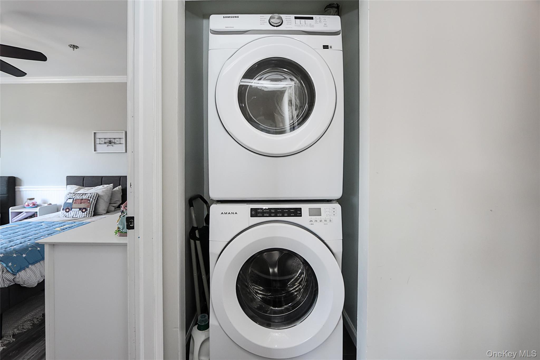 Condo Broadlawn  Suffolk County, NY 11722, MLS-978997-20