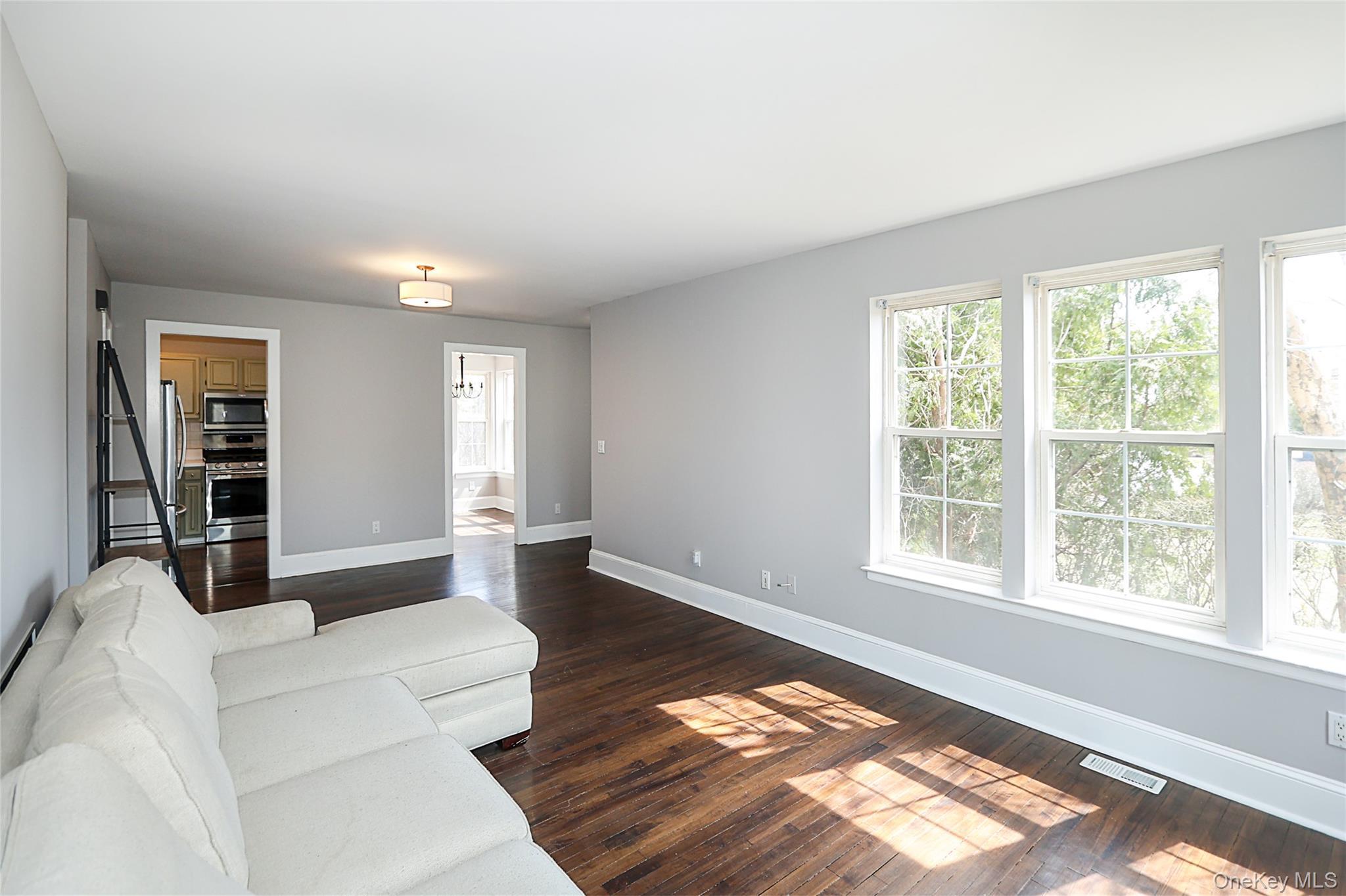 Condo Broadlawn  Suffolk County, NY 11722, MLS-978997-23