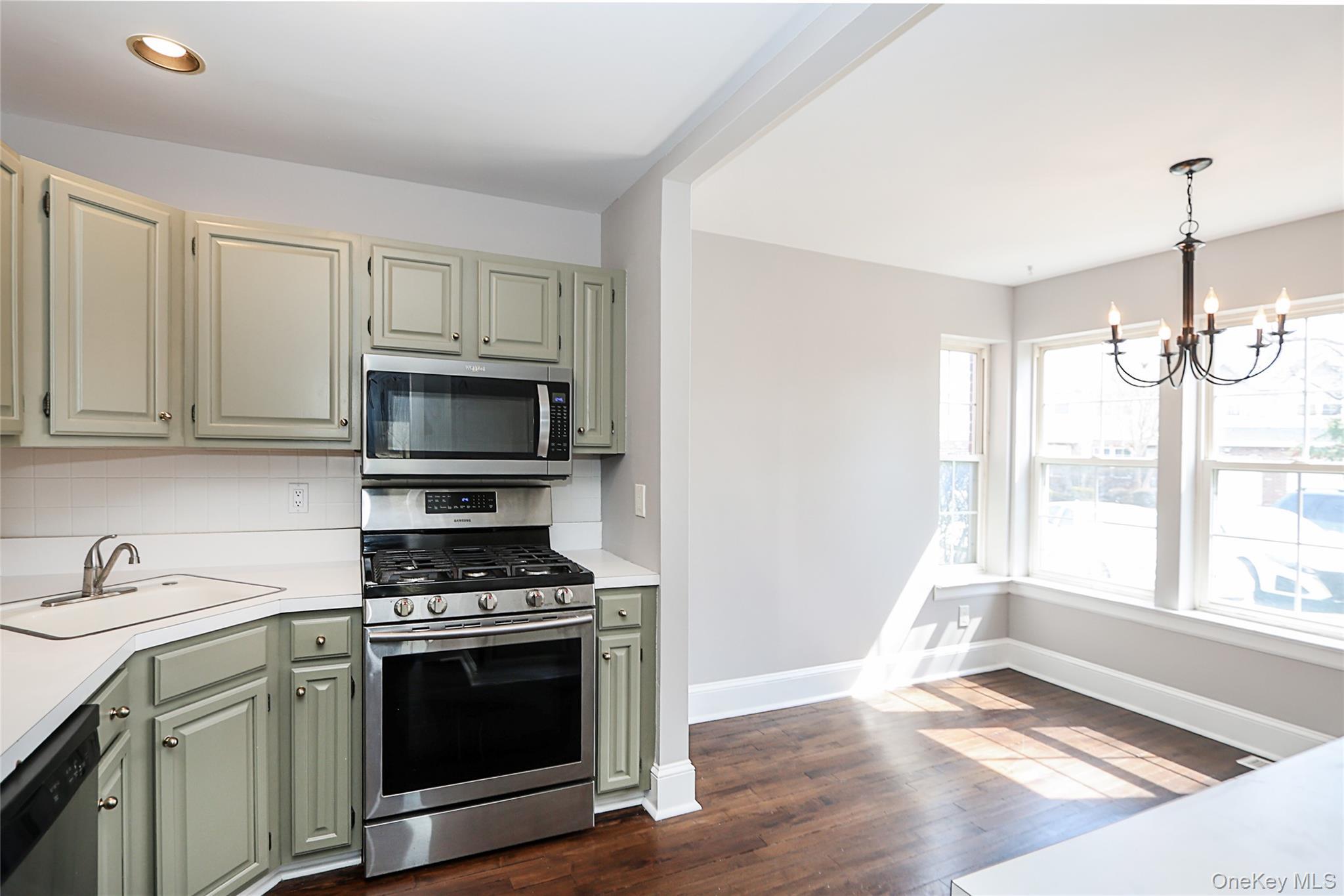 Condo Broadlawn  Suffolk County, NY 11722, MLS-978997-28